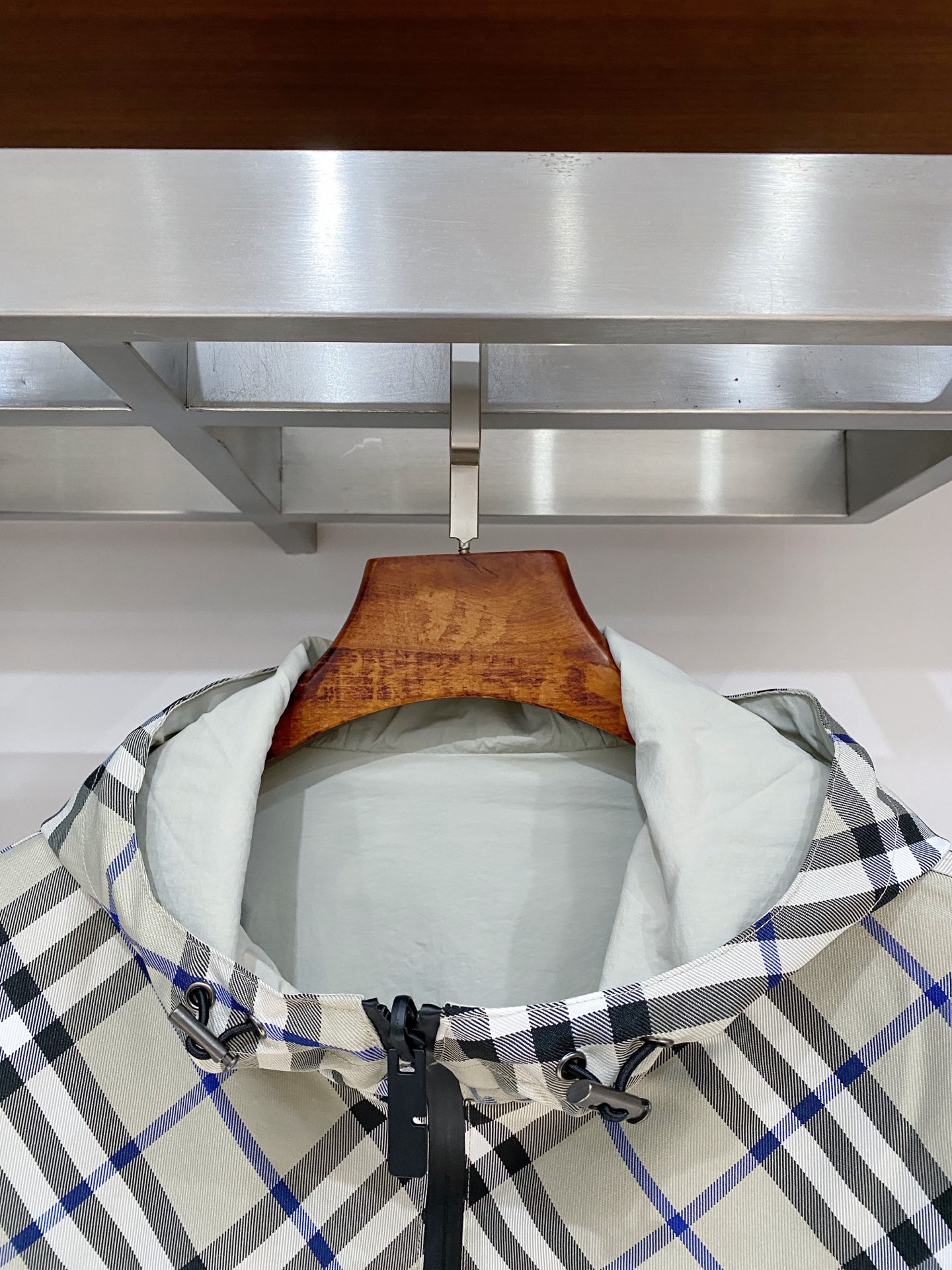 支持年后退换！巴宝莉、2025新品夹克外套，时尚帅气，简约百搭款，衣下刺绣装饰图案logo，定制原版面料