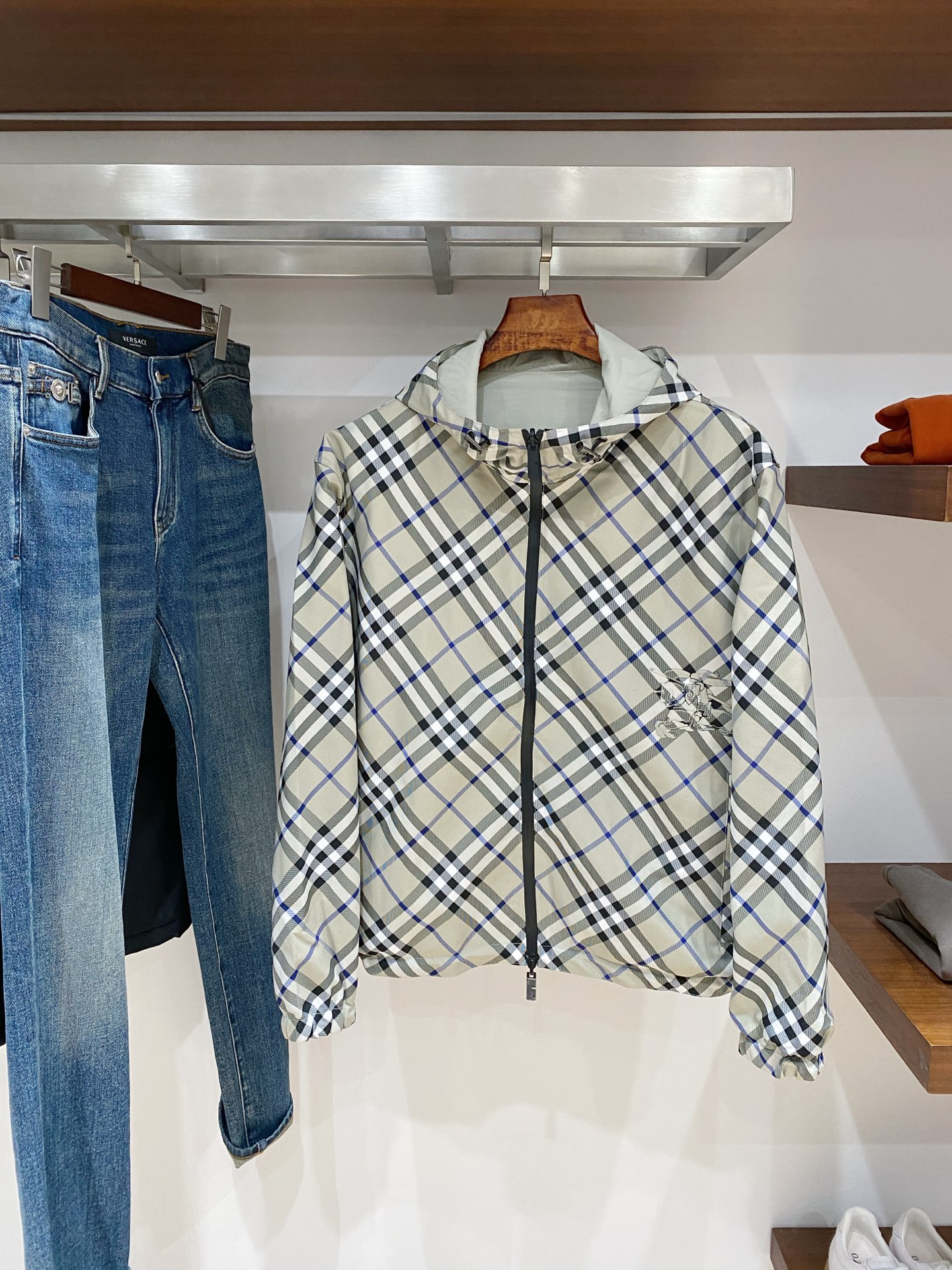 支持年后退换！巴宝莉、2025新品夹克外套，时尚帅气，简约百搭款，衣下刺绣装饰图案logo，定制原版面料