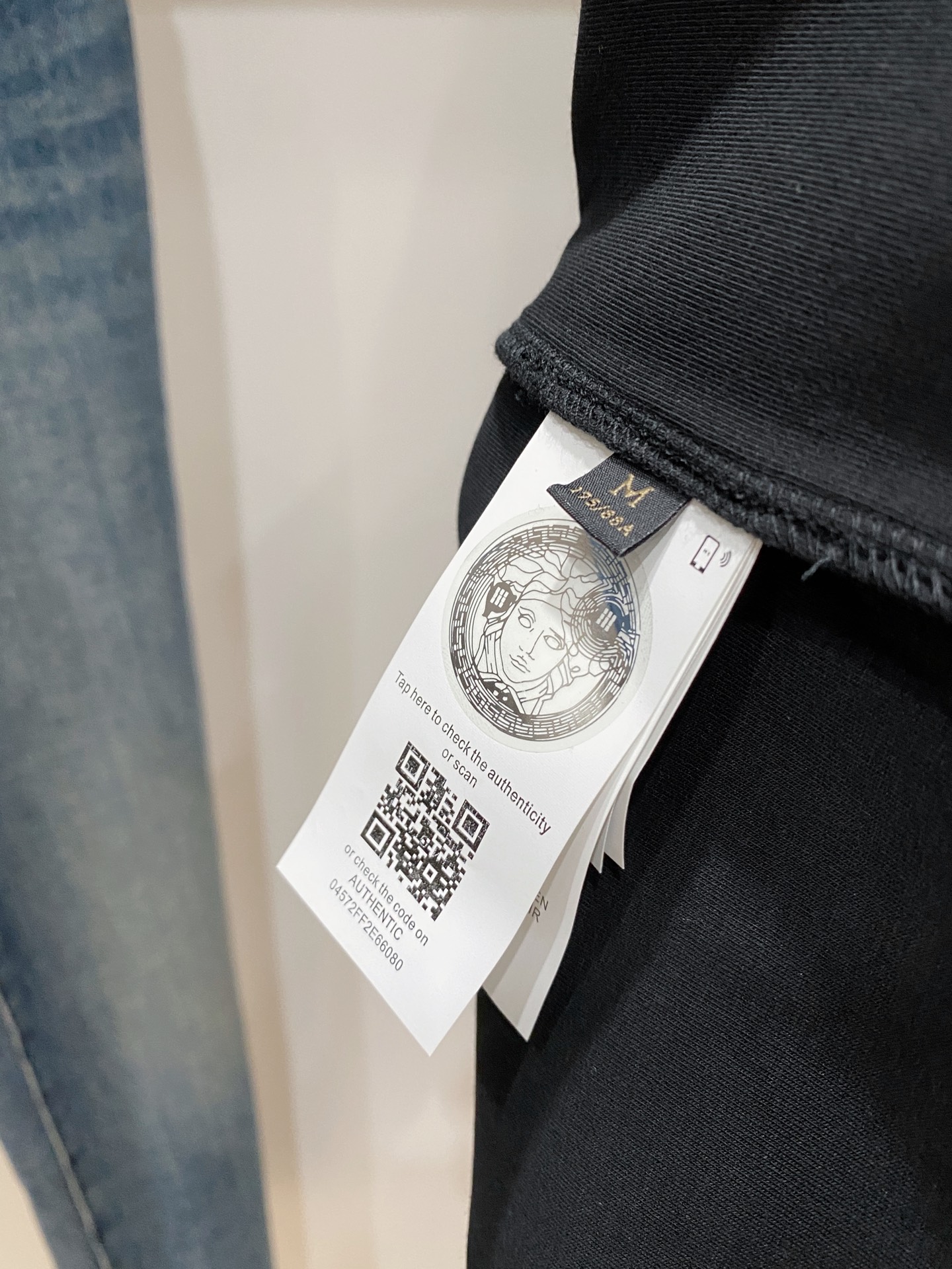 支持年后退换！范思哲、2025新品卫衣，帅气时尚，胸前刺绣装饰图案logo，简约百搭款。面料棉 不仅挺括