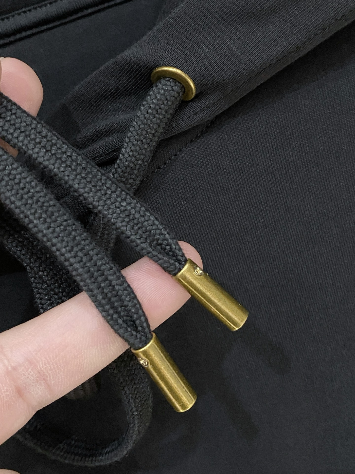 支持年后退换！范思哲、2025新品卫衣，帅气时尚，胸前刺绣装饰图案logo，简约百搭款。面料棉 不仅挺括