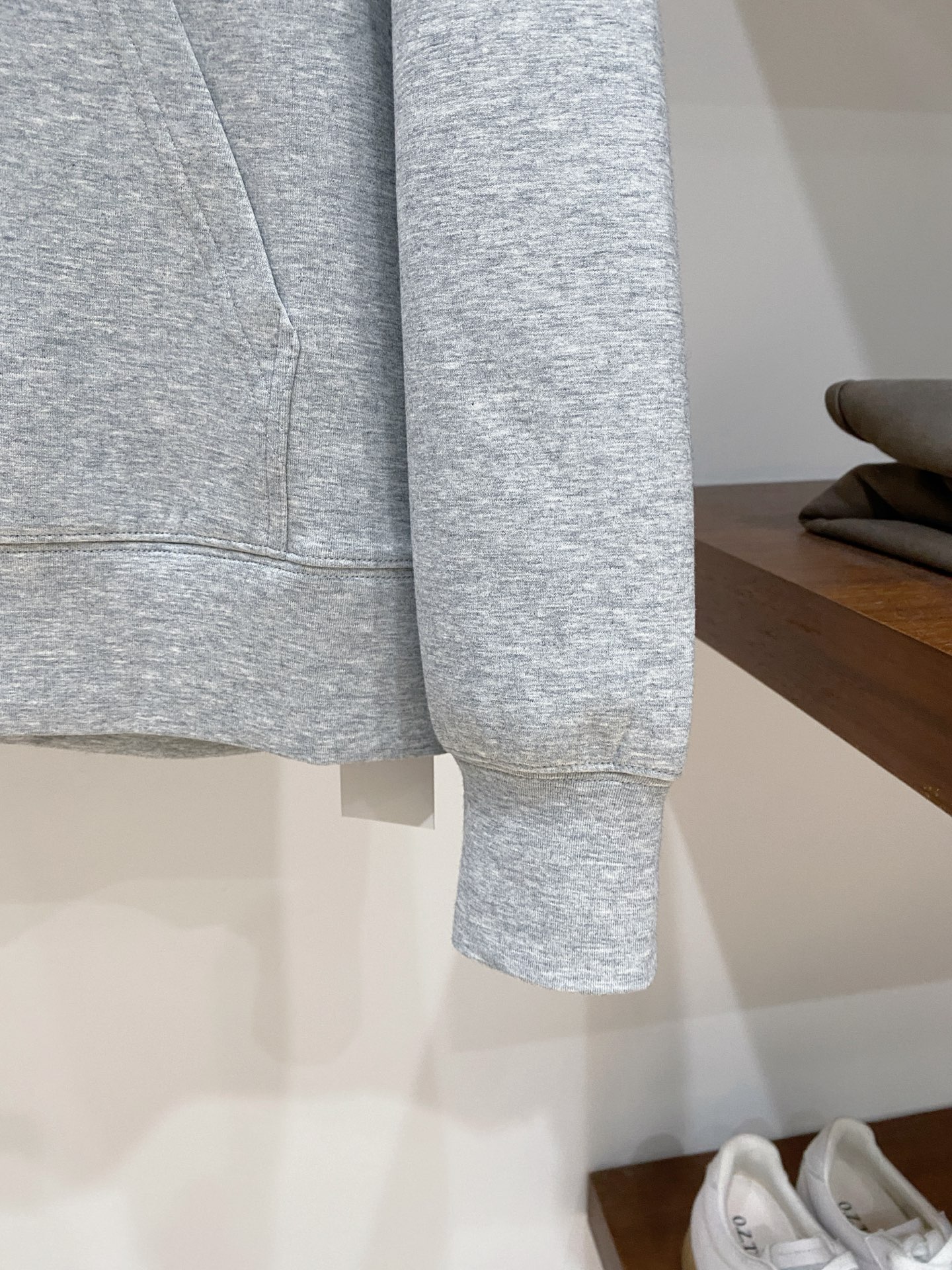 支持年后退换！范思哲、2025新品卫衣，帅气时尚，胸前刺绣装饰图案logo，简约百搭款。面料棉 不仅挺括