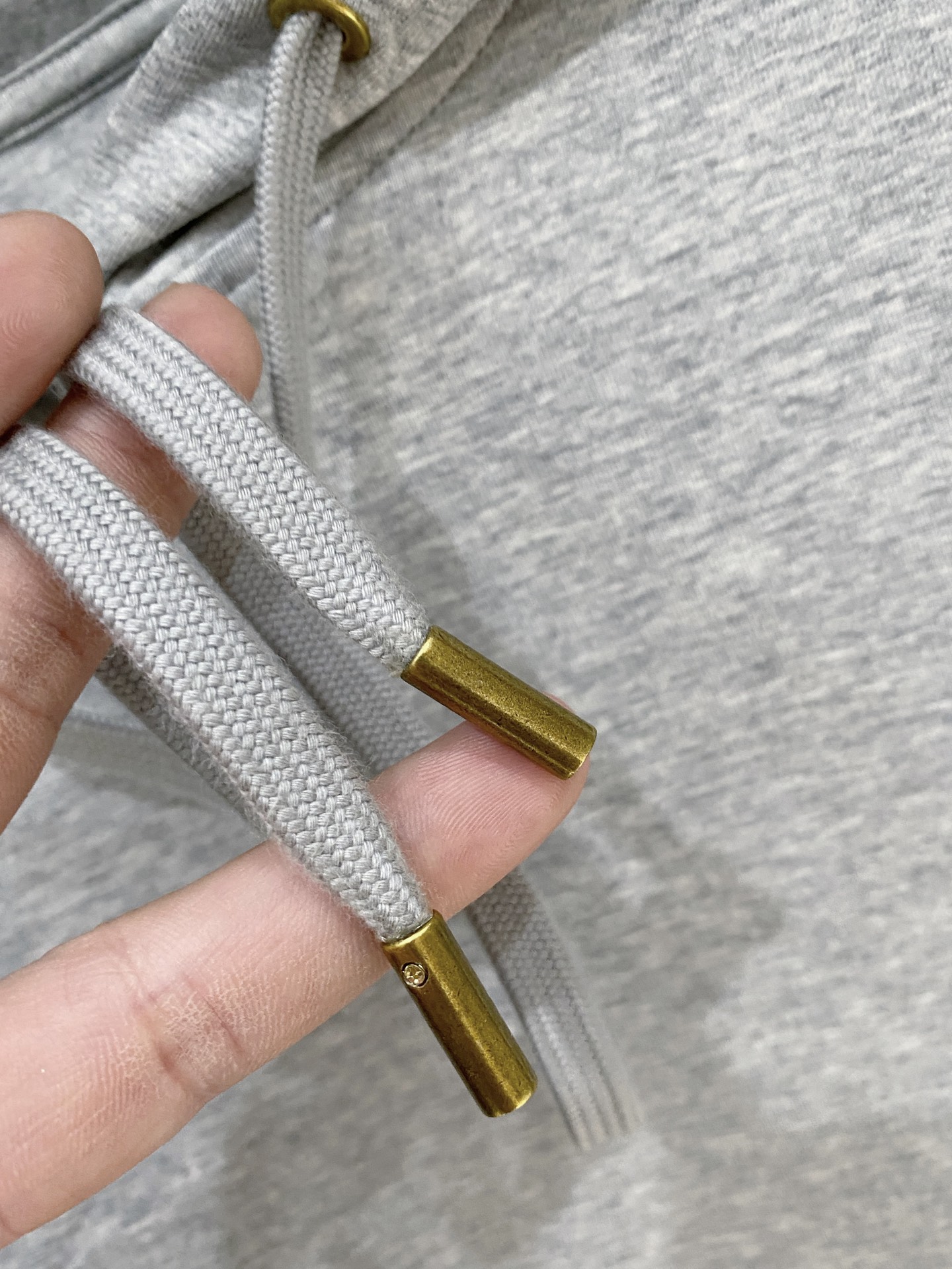 支持年后退换！范思哲、2025新品卫衣，帅气时尚，胸前刺绣装饰图案logo，简约百搭款。面料棉 不仅挺括