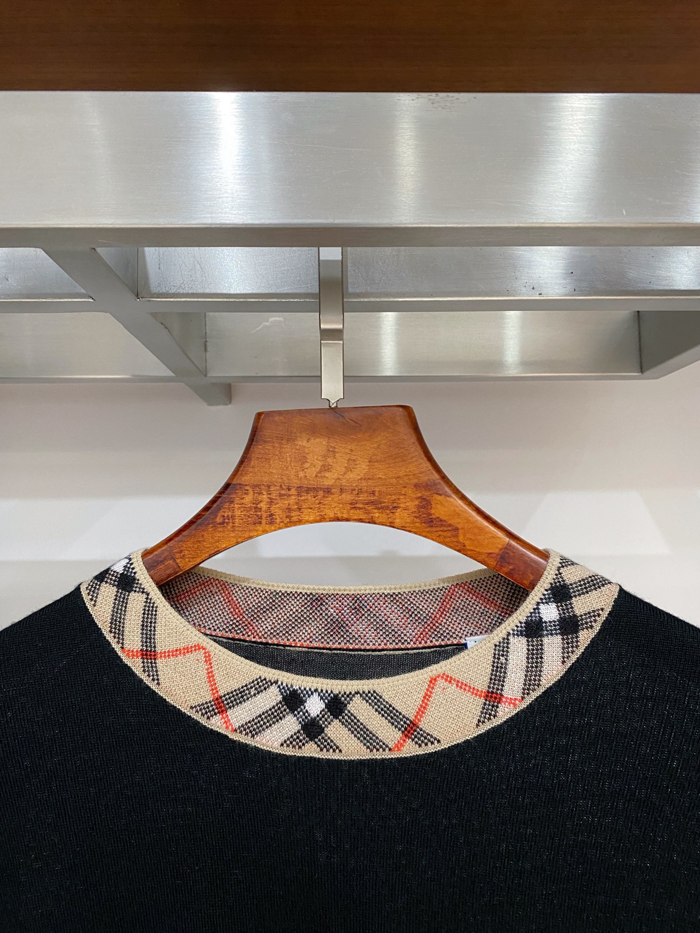 支持年后退换！巴宝莉、2025新品羊毛衣 具有手感细腻柔软，可直接与肌肤接触，让暖心的纱线变化出细腻的质