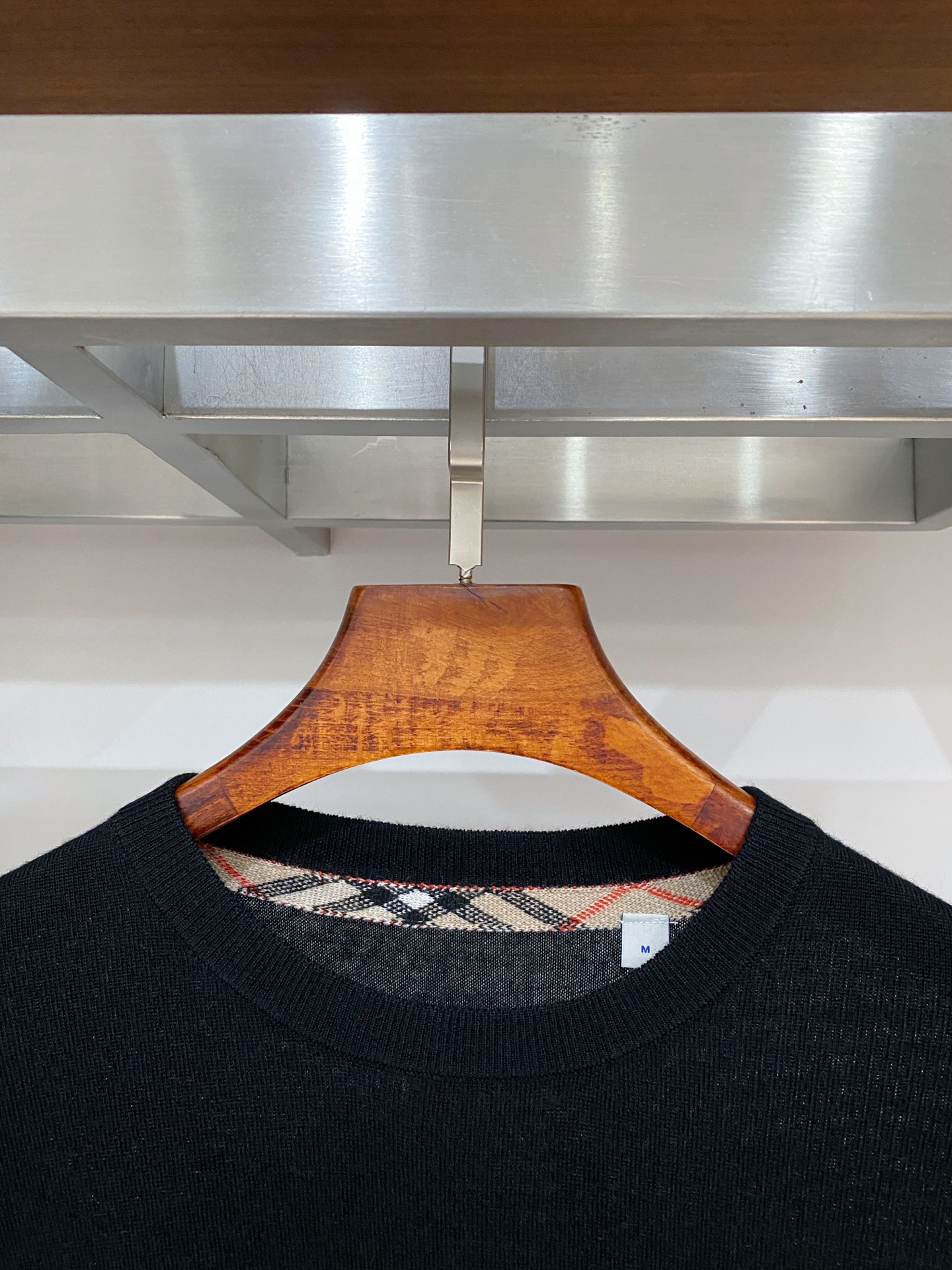 支持年后退换！巴宝莉、2025新品羊毛衣 具有手感细腻柔软，可直接与肌肤接触，让暖心的纱线变化出细腻的质