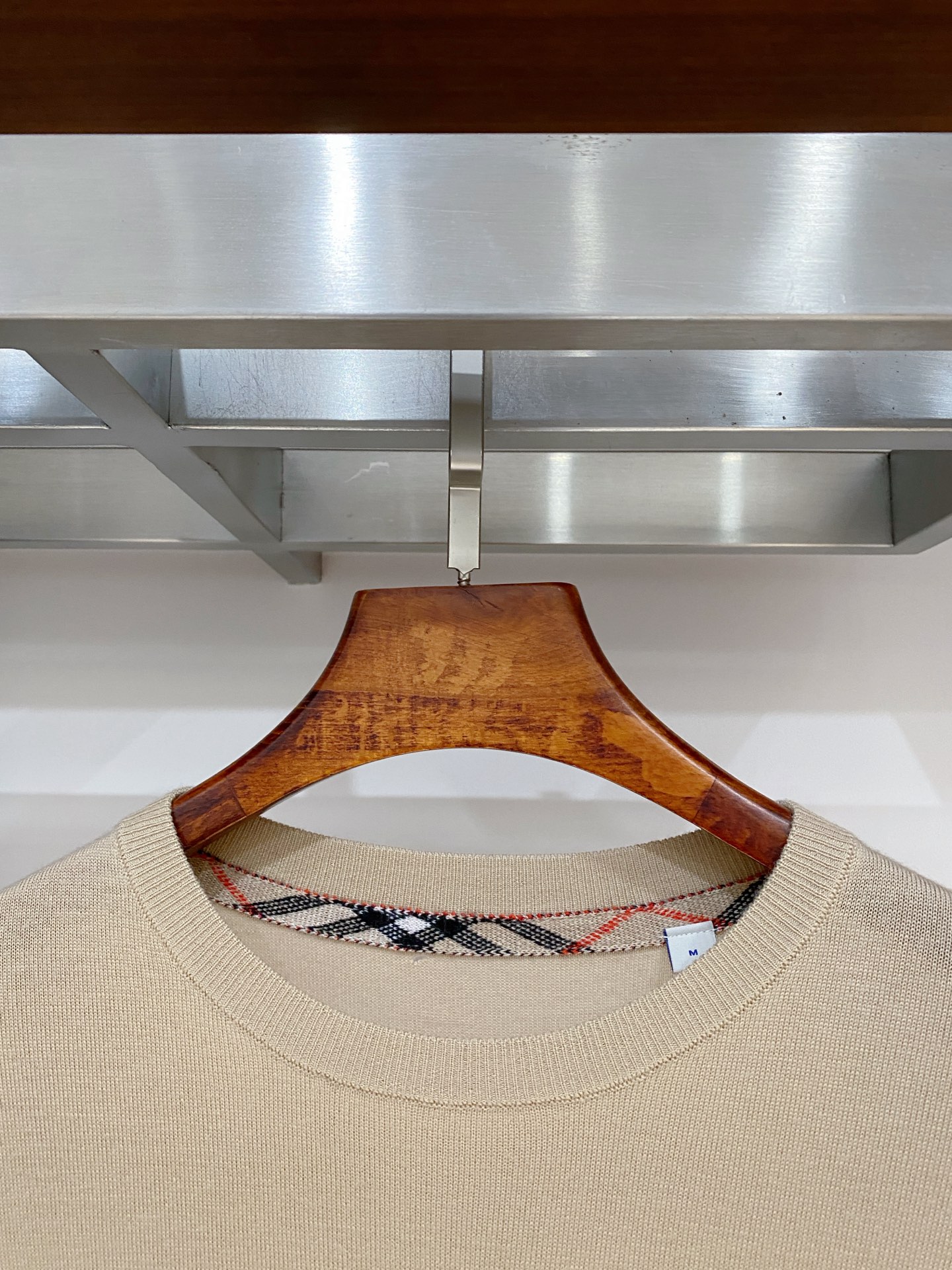 支持年后退换！巴宝莉、2025新品羊毛衣 具有手感细腻柔软，可直接与肌肤接触，让暖心的纱线变化出细腻的质