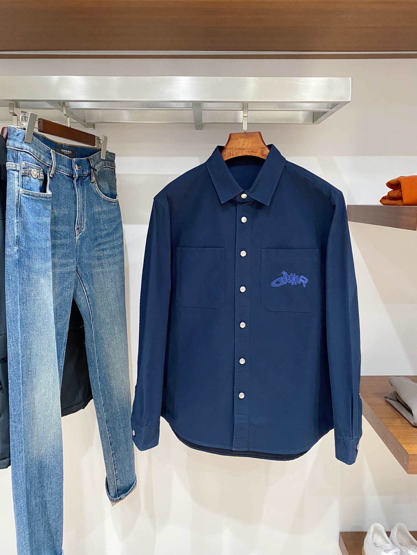 支持年后退换！迪奥、2025新品衬衫外套，时尚帅气，简约百搭款，胸前刺绣装饰字母图案logo，定制原版面