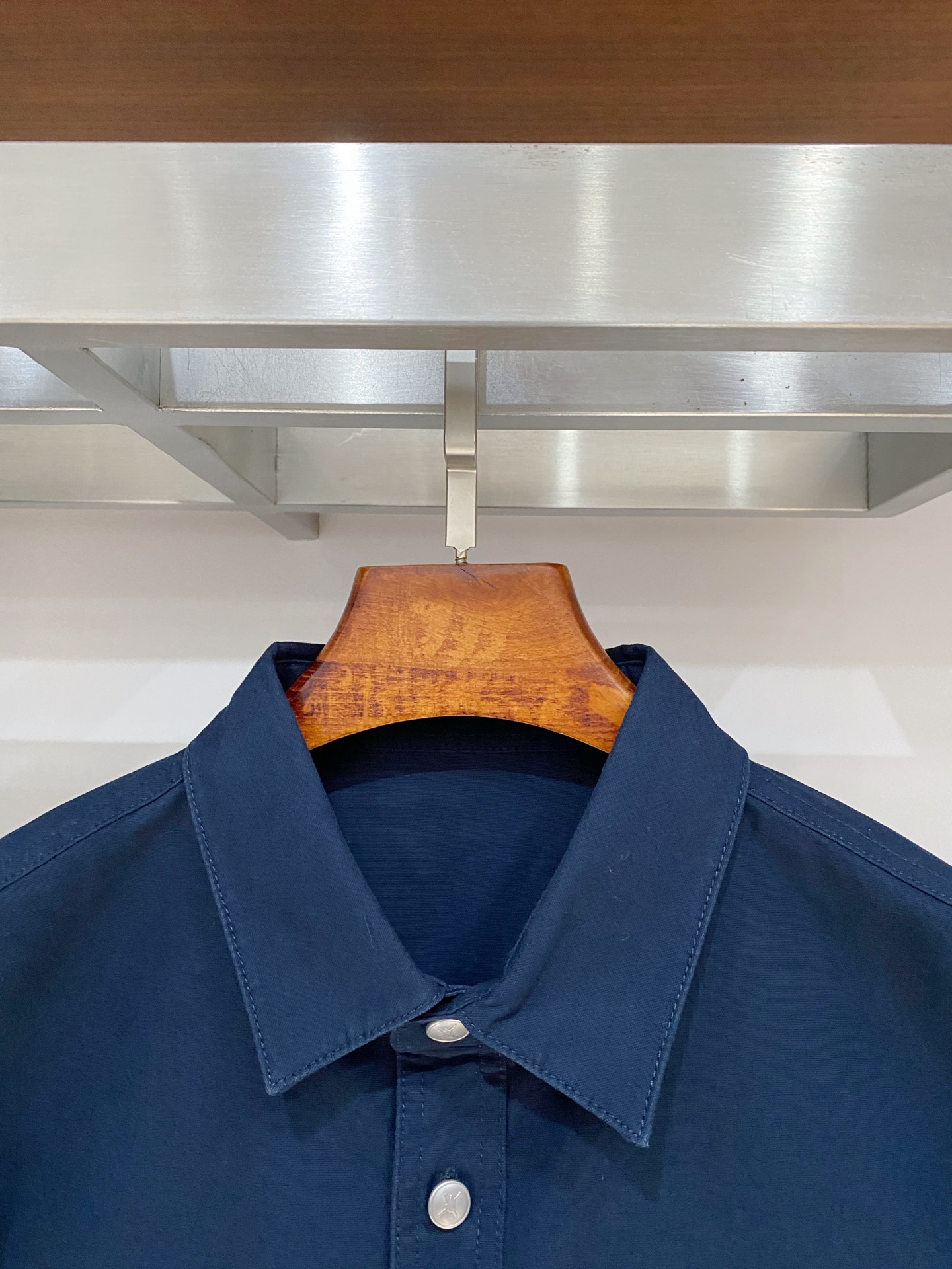 支持年后退换！迪奥、2025新品衬衫外套，时尚帅气，简约百搭款，胸前刺绣装饰字母图案logo，定制原版面