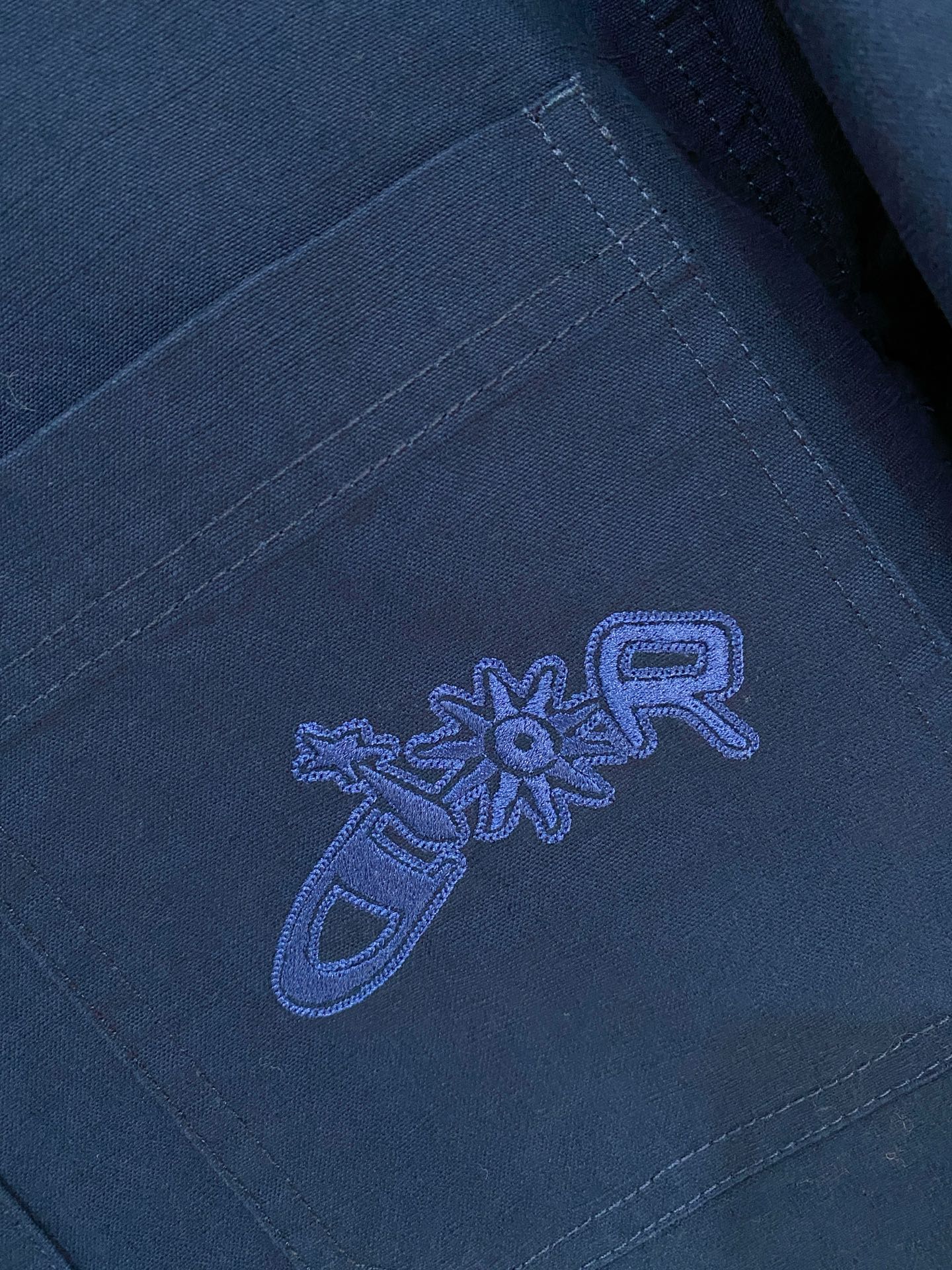 支持年后退换！迪奥、2025新品衬衫外套，时尚帅气，简约百搭款，胸前刺绣装饰字母图案logo，定制原版面