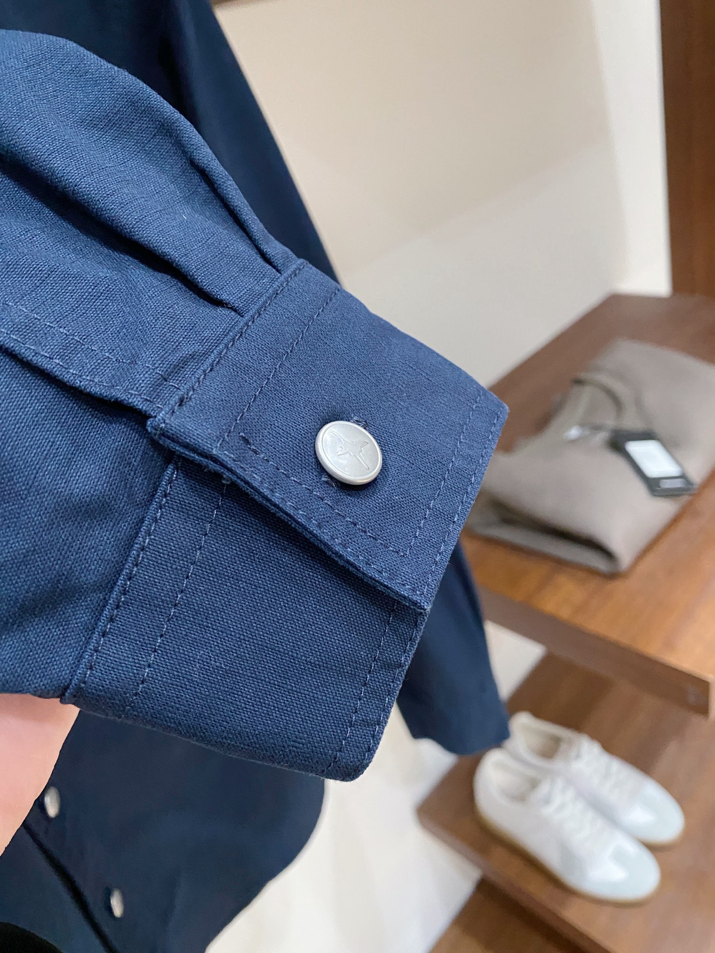 支持年后退换！迪奥、2025新品衬衫外套，时尚帅气，简约百搭款，胸前刺绣装饰字母图案logo，定制原版面