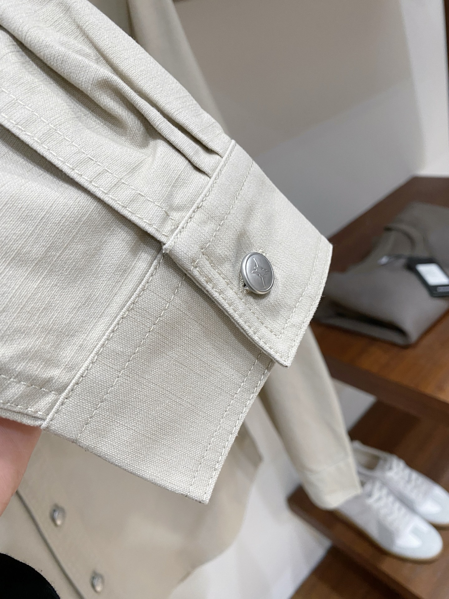 支持年后退换！迪奥、2025新品衬衫外套，时尚帅气，简约百搭款，胸前刺绣装饰字母图案logo，定制原版面