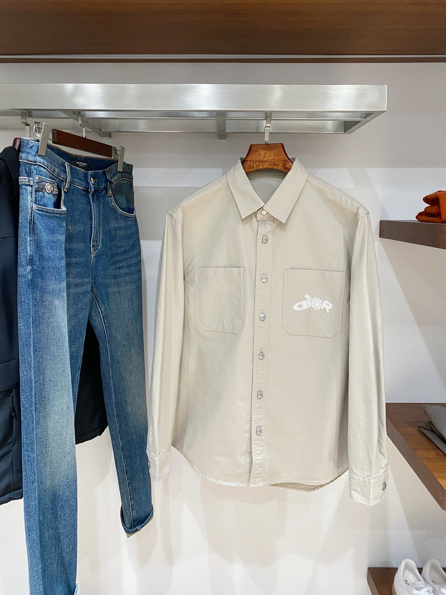 支持年后退换！迪奥、2025新品衬衫外套，时尚帅气，简约百搭款，胸前刺绣装饰字母图案logo，定制原版面