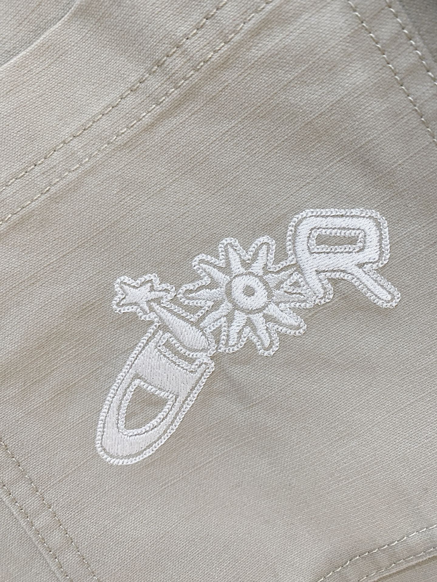 支持年后退换！迪奥、2025新品衬衫外套，时尚帅气，简约百搭款，胸前刺绣装饰字母图案logo，定制原版面