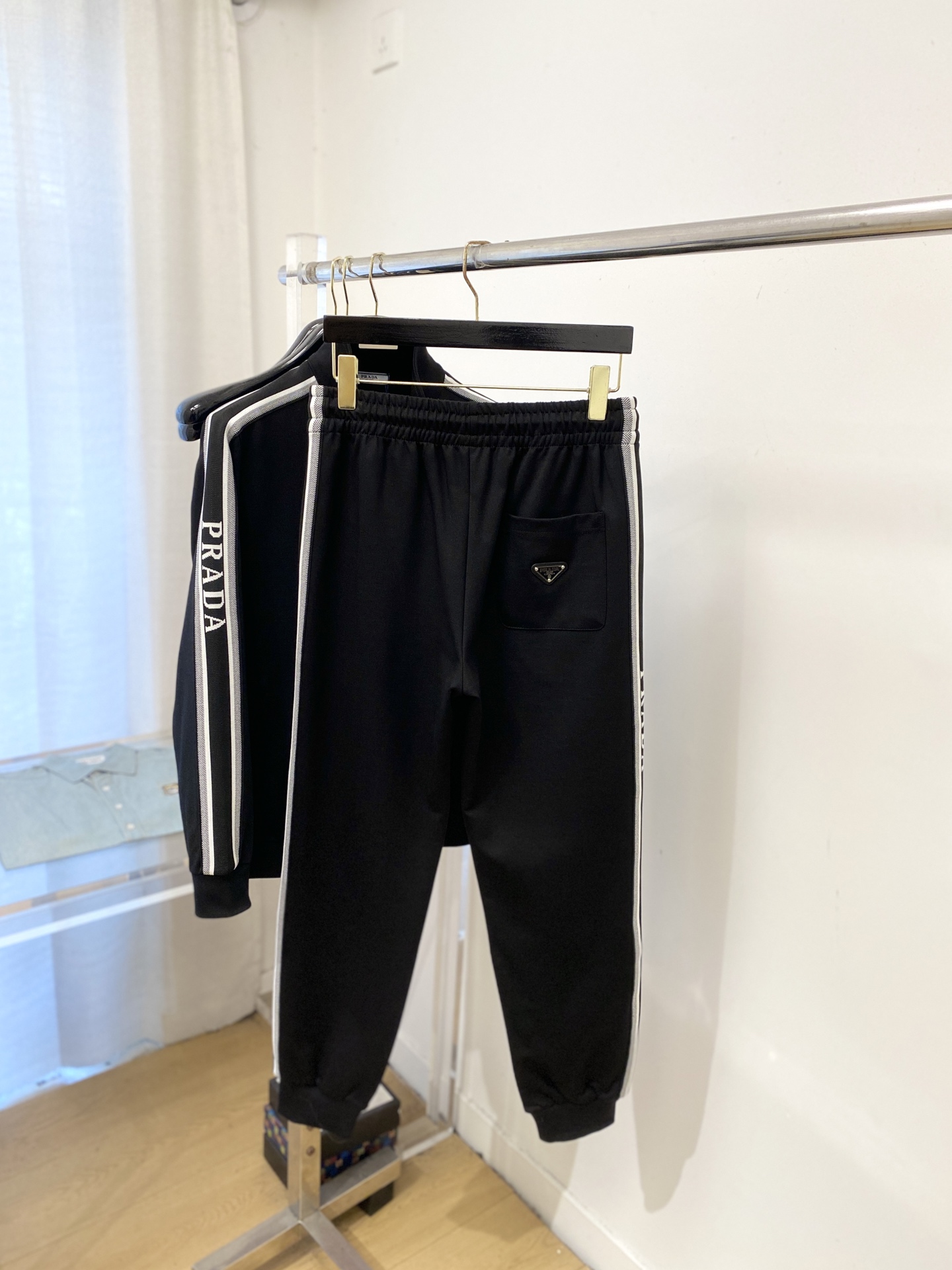 🌾退换！普拉达、2025最新品，时尚休闲套装，顶级原版面料打造，穿着舒适，吸湿性透气性都非常良好，色牢度