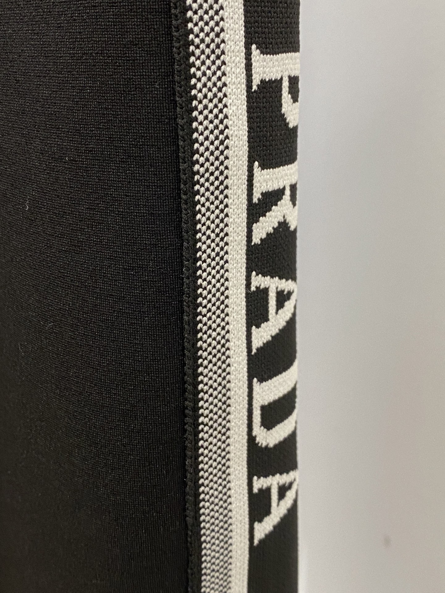 🌾退换！普拉达、2025最新品，时尚休闲套装，顶级原版面料打造，穿着舒适，吸湿性透气性都非常良好，色牢度