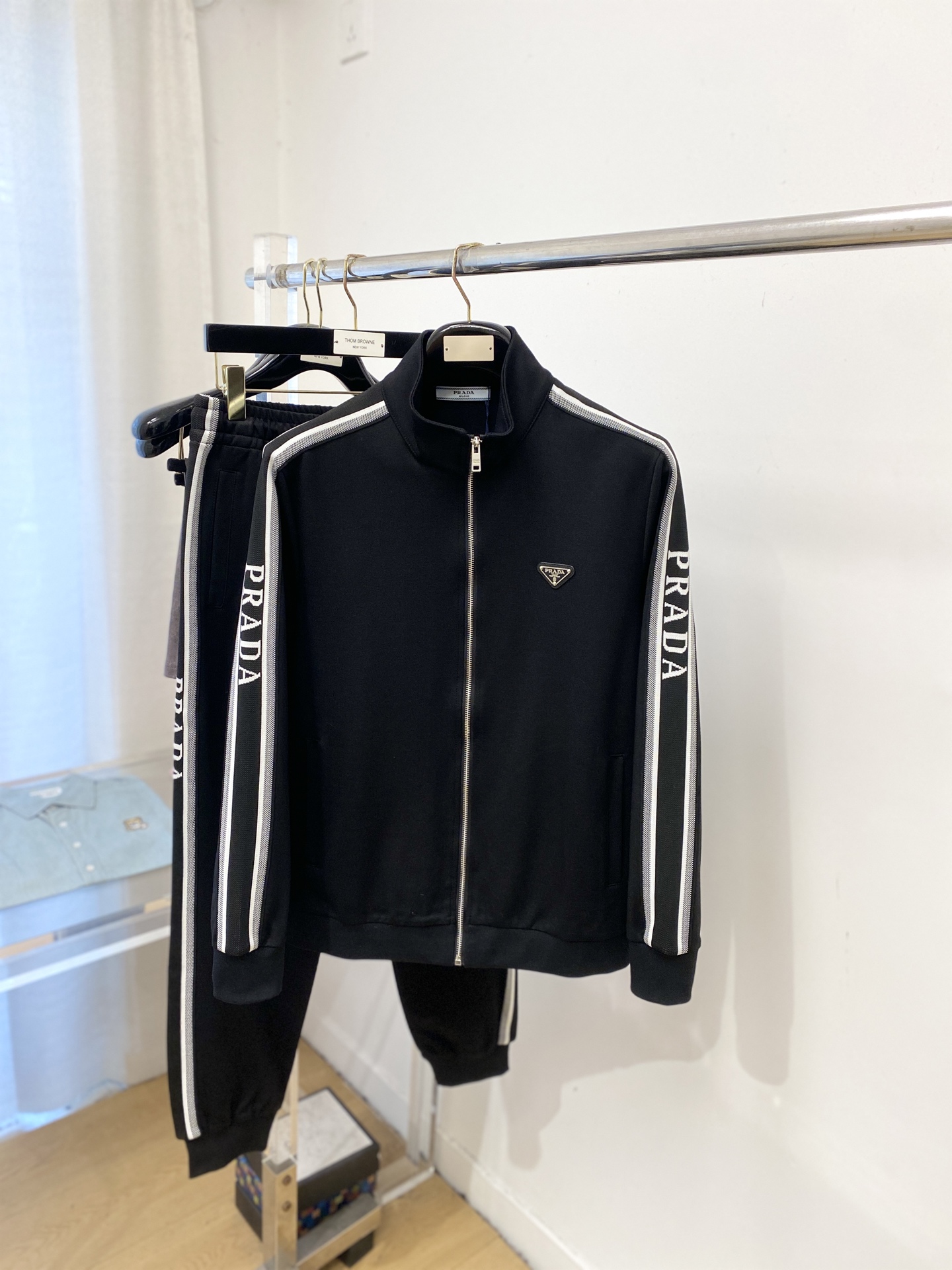 🌾退换！普拉达、2025最新品，时尚休闲套装，顶级原版面料打造，穿着舒适，吸湿性透气性都非常良好，色牢度