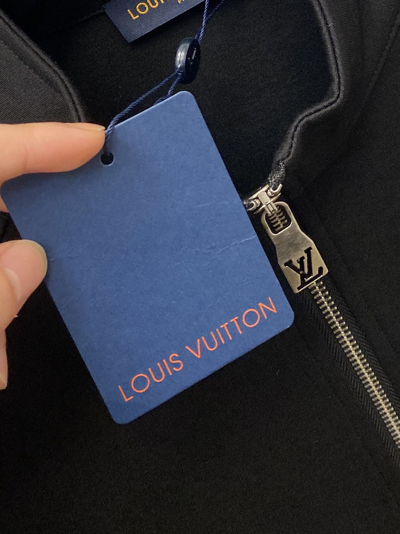 🌾退换！路易威登、2025最新品，时尚休闲套装，顶级原版面料打造，穿着舒适，吸湿性透气性都非常良好，色牢