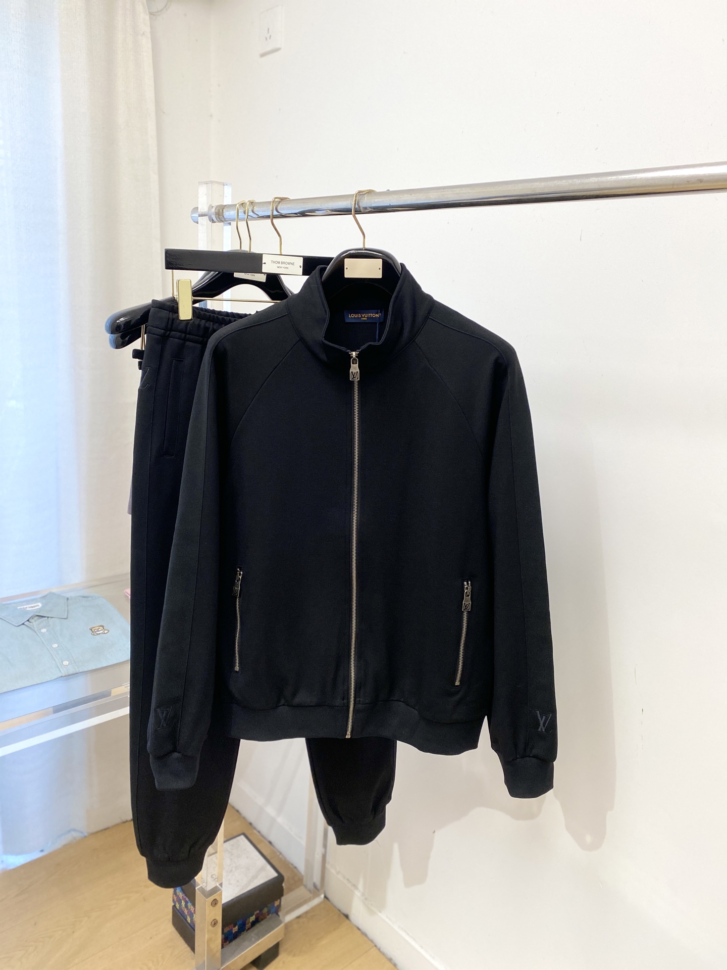 🌾退换！路易威登、2025最新品，时尚休闲套装，顶级原版面料打造，穿着舒适，吸湿性透气性都非常良好，色牢