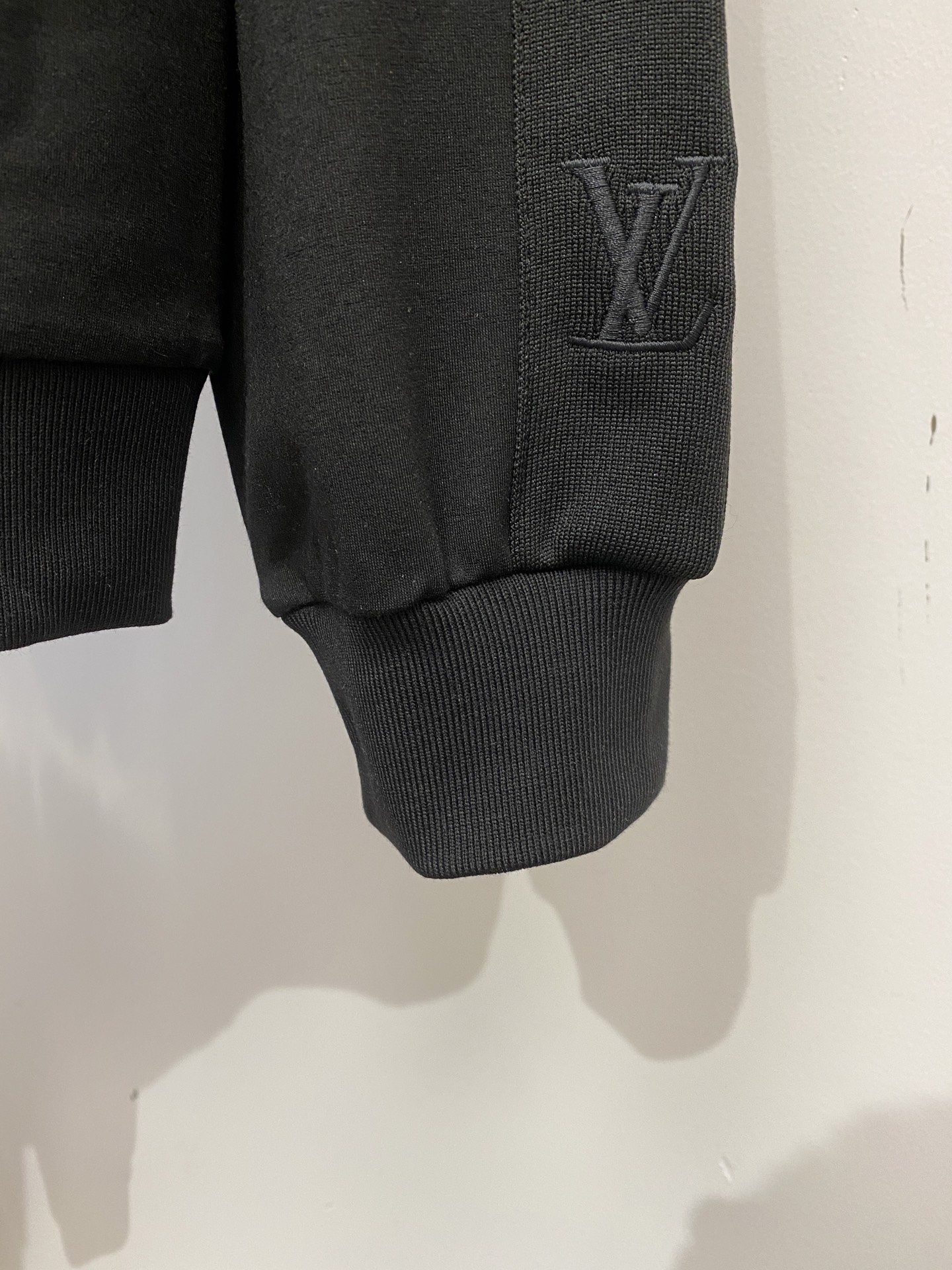 🌾退换！路易威登、2025最新品，时尚休闲套装，顶级原版面料打造，穿着舒适，吸湿性透气性都非常良好，色牢