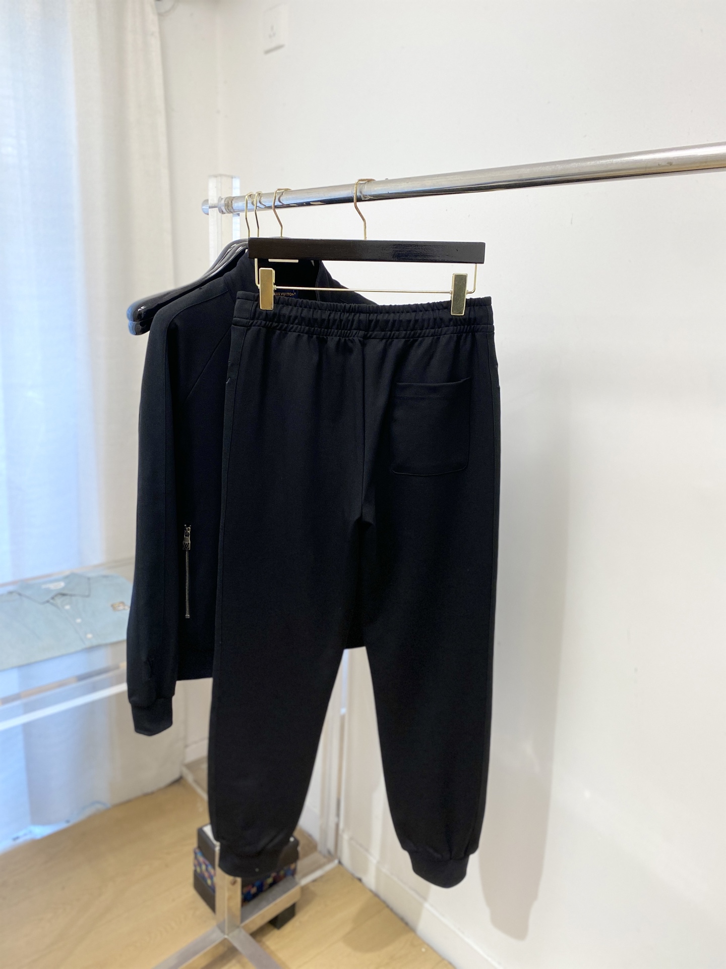 🌾退换！路易威登、2025最新品，时尚休闲套装，顶级原版面料打造，穿着舒适，吸湿性透气性都非常良好，色牢