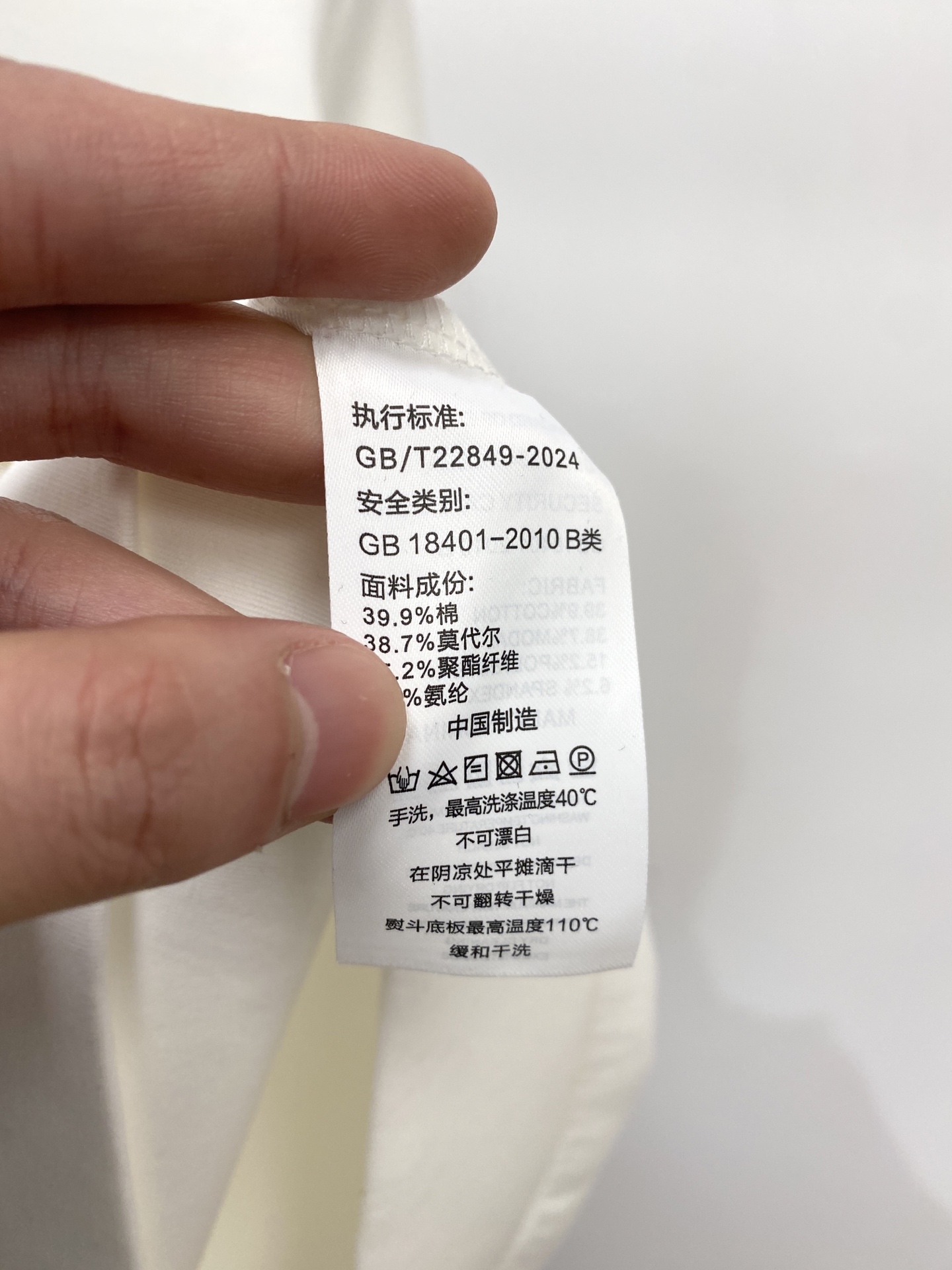 范思哲、2026新品长袖卫衣，时尚帅气，简约百搭款，胸前顶级烫钻图案字母logo，定制原版面料，不仅挺括，保持潮流的廓形