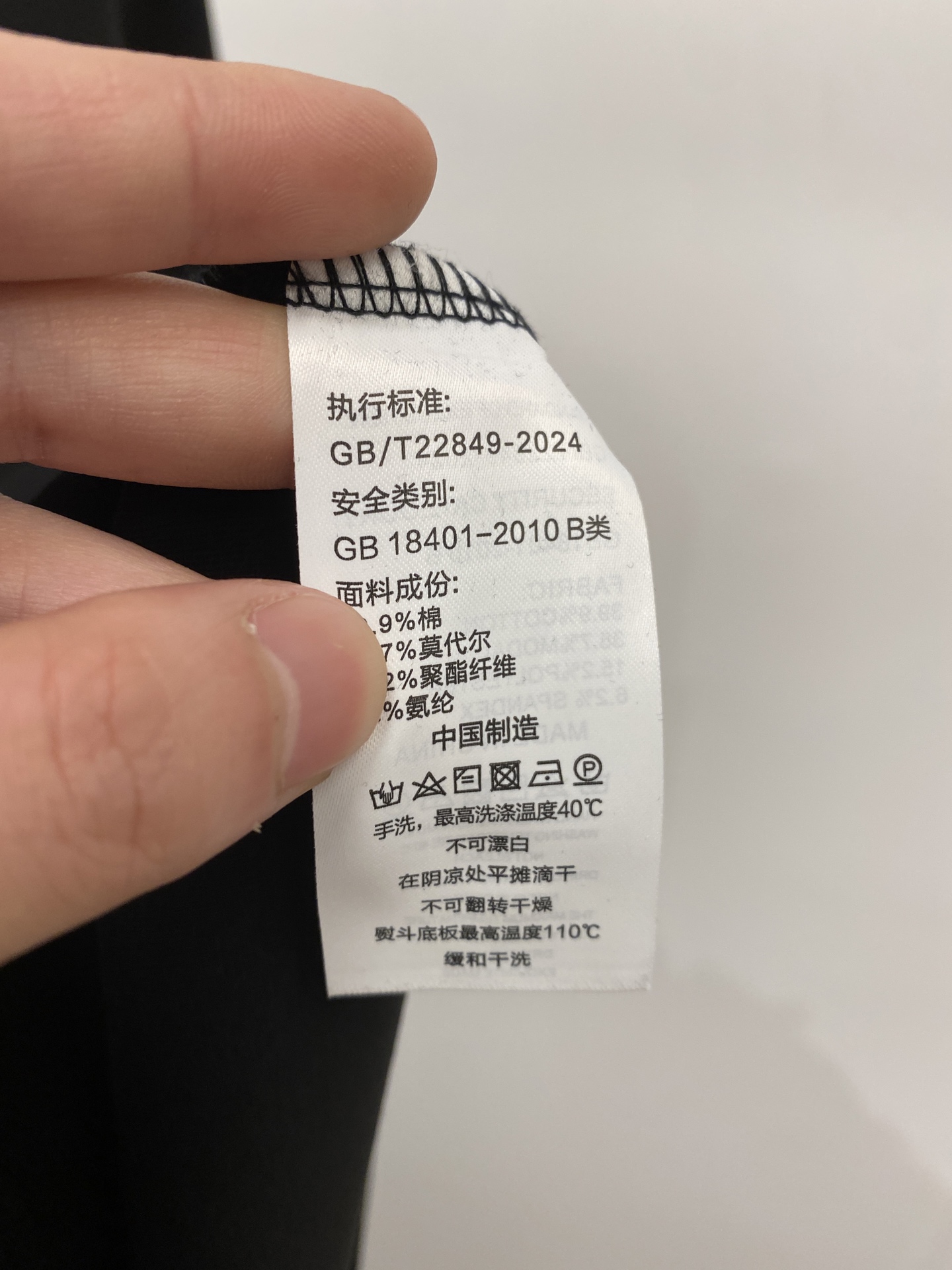 Loro Piana、2026新品长袖卫衣，时尚帅气，简约百搭款，胸前精致刺绣字母图案logo，定制原版面料，不仅挺括，