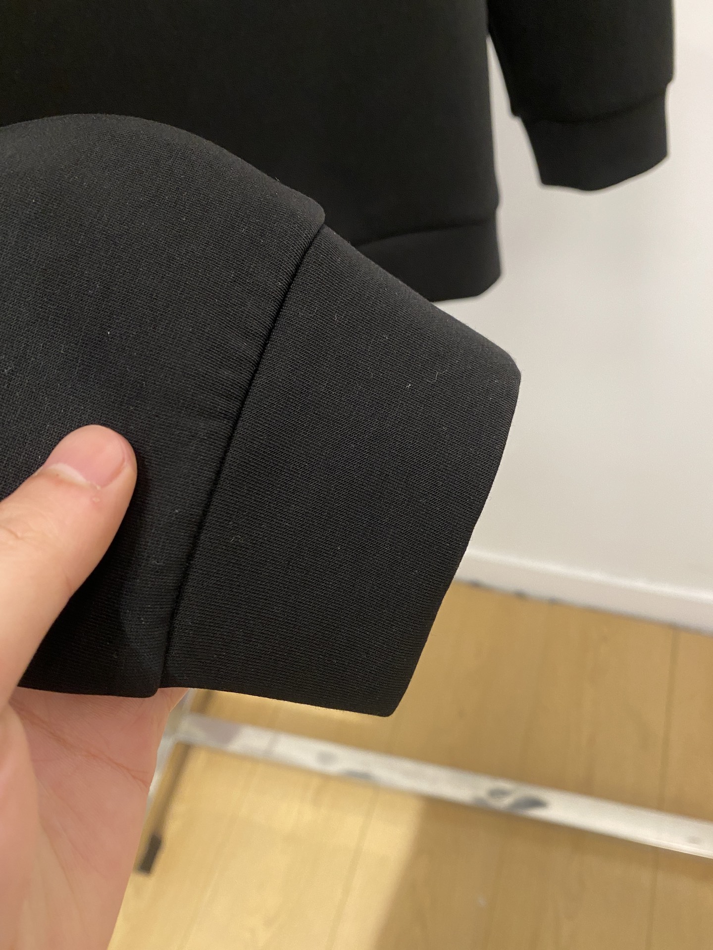 Loro Piana、2026新品长袖卫衣，时尚帅气，简约百搭款，胸前精致刺绣字母图案logo，定制原版面料，不仅挺括，