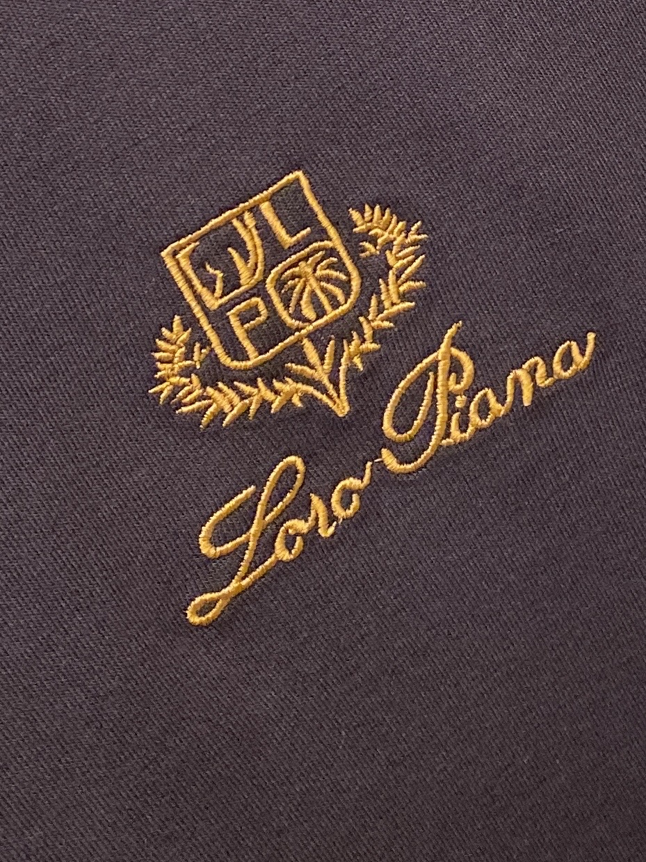 Loro Piana、2026新品长袖卫衣，时尚帅气，简约百搭款，胸前精致刺绣字母图案logo，定制原版面料，不仅挺括，