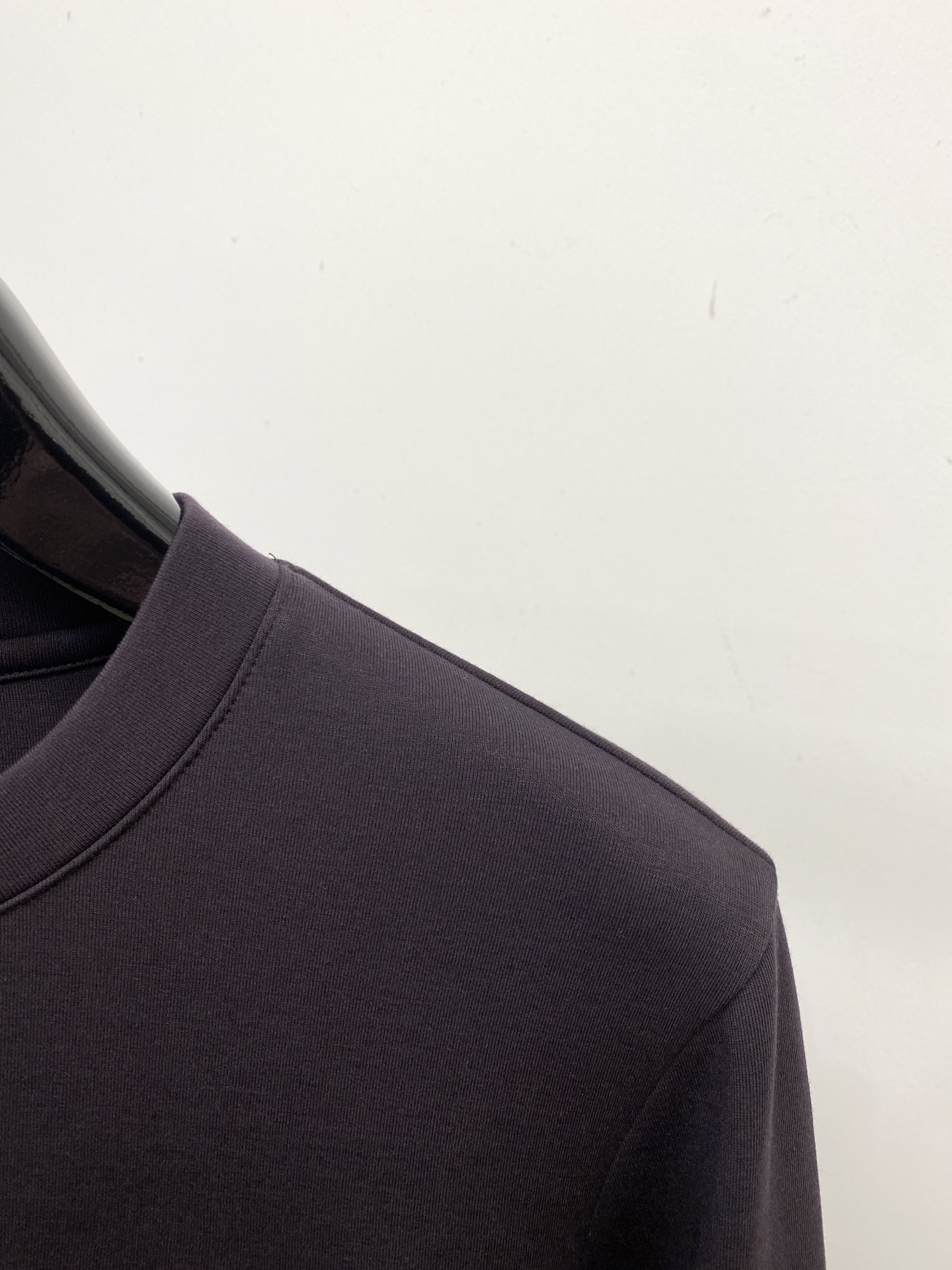 Loro Piana、2026新品长袖卫衣，时尚帅气，简约百搭款，胸前精致刺绣字母图案logo，定制原版面料，不仅挺括，