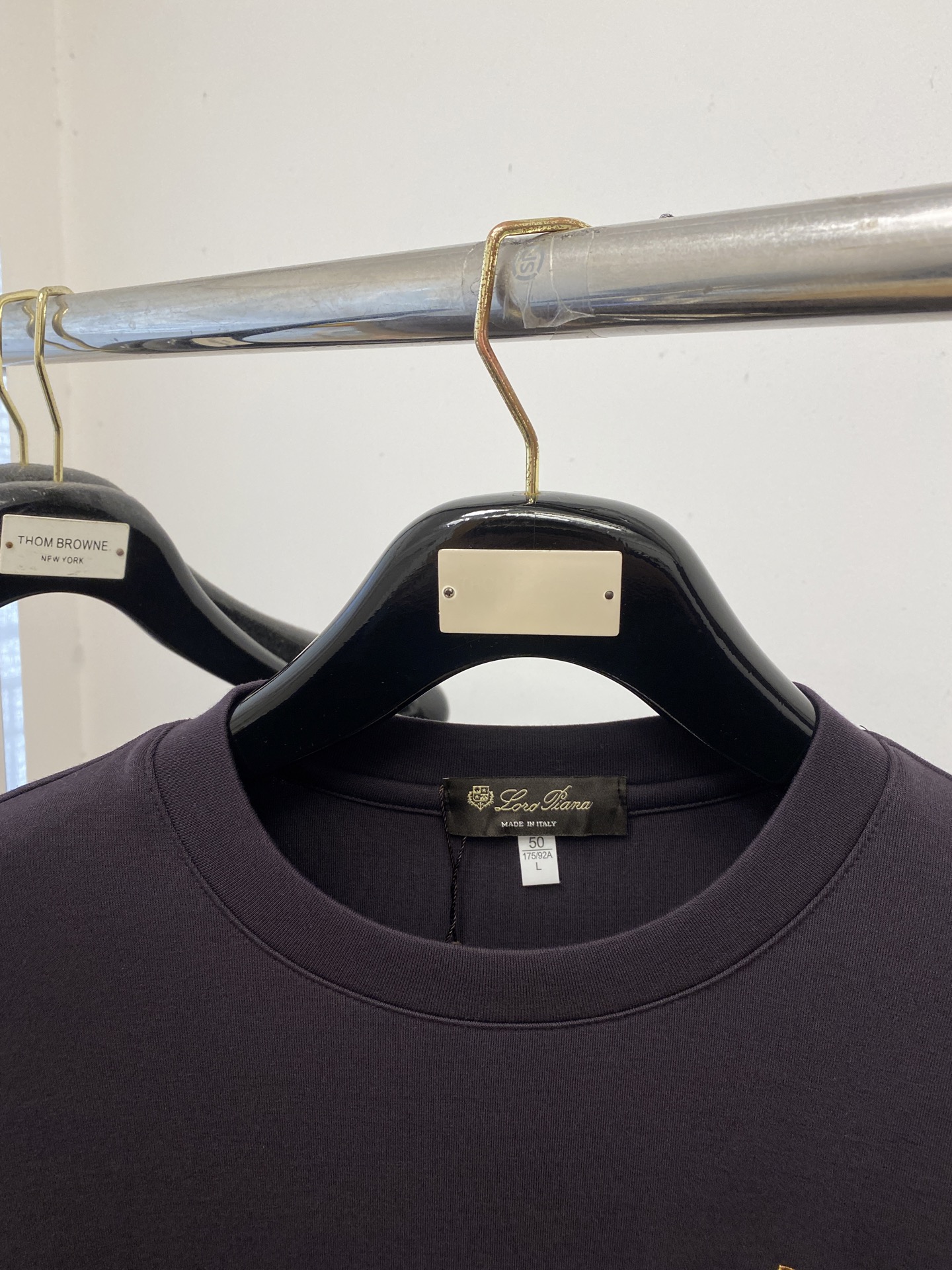 Loro Piana、2026新品长袖卫衣，时尚帅气，简约百搭款，胸前精致刺绣字母图案logo，定制原版面料，不仅挺括，