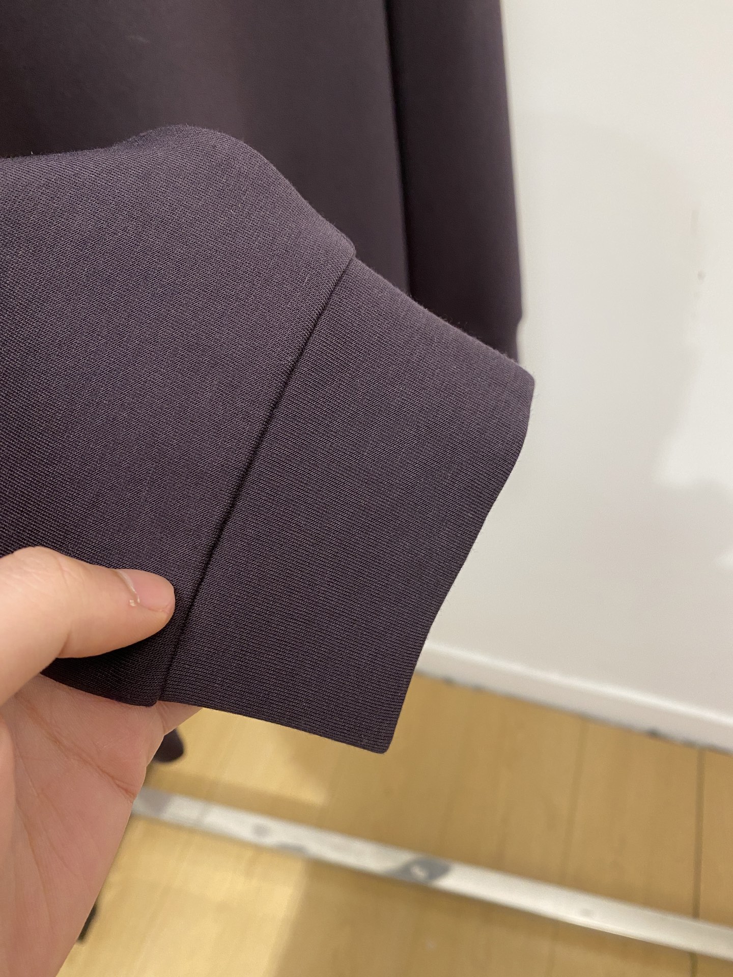 Loro Piana、2026新品长袖卫衣，时尚帅气，简约百搭款，胸前精致刺绣字母图案logo，定制原版面料，不仅挺括，