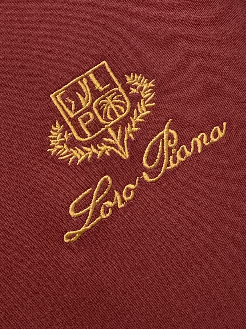 Loro Piana、2026新品长袖卫衣，时尚帅气，简约百搭款，胸前精致刺绣字母图案logo，定制原版面料，不仅挺括，