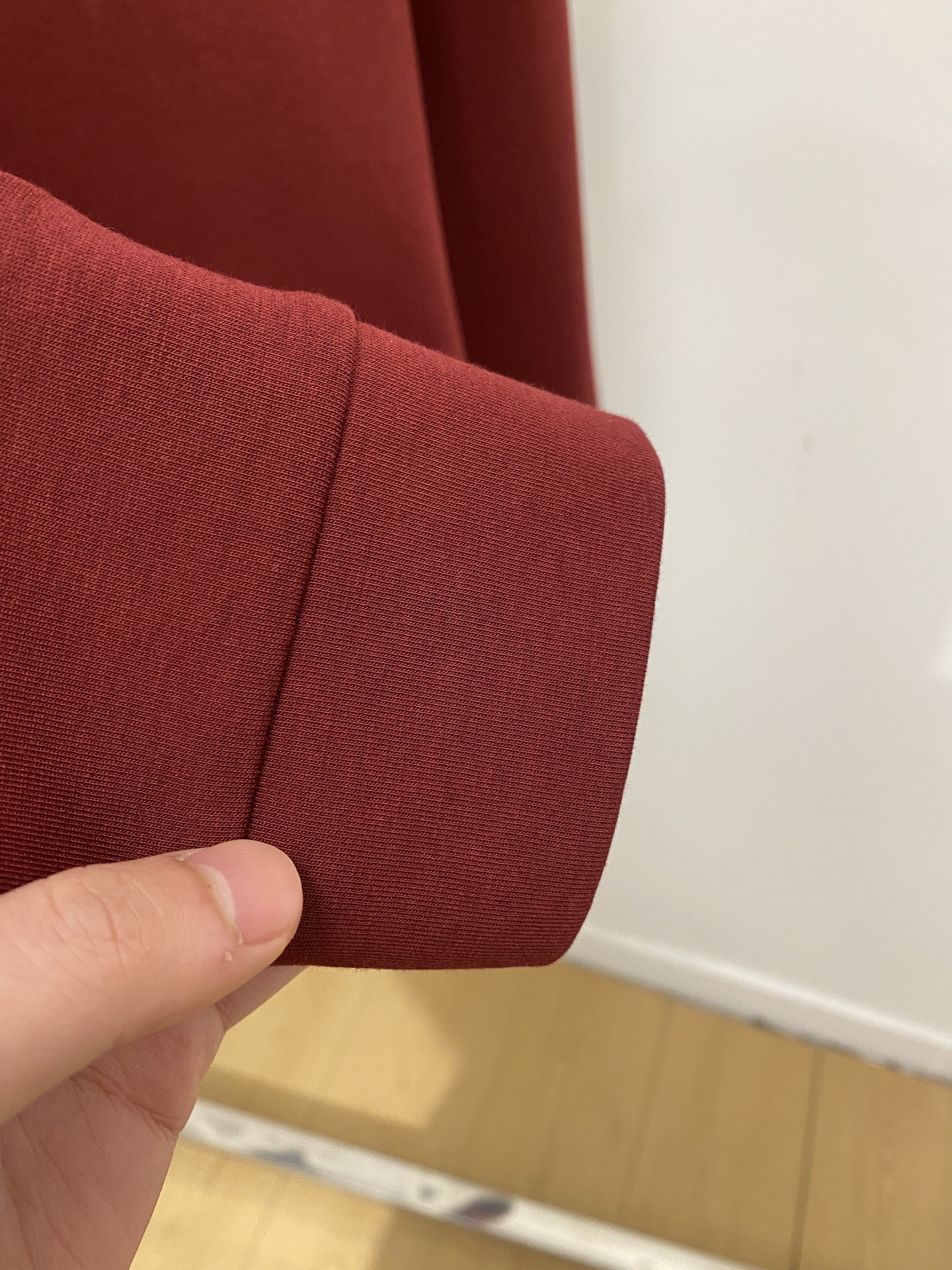 Loro Piana、2026新品长袖卫衣，时尚帅气，简约百搭款，胸前精致刺绣字母图案logo，定制原版面料，不仅挺括，