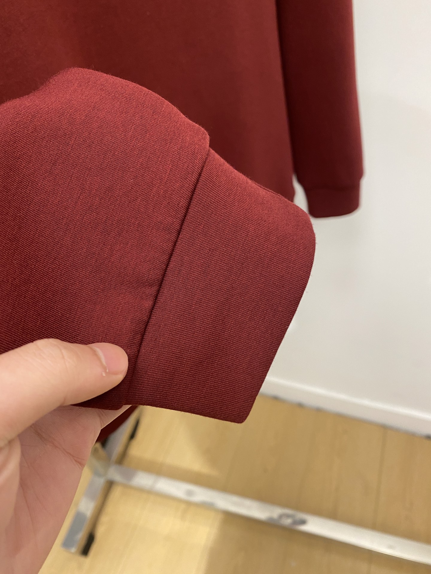 Loro Piana、2026新品长袖卫衣，时尚帅气，简约百搭款，胸前精致刺绣字母图案logo，定制原版面料，不仅挺括，