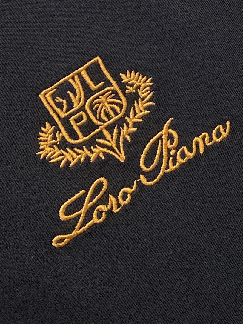 Loro Piana、2026新品长袖卫衣，时尚帅气，简约百搭款，胸前精致刺绣字母图案logo，定制原版面料，不仅挺括，