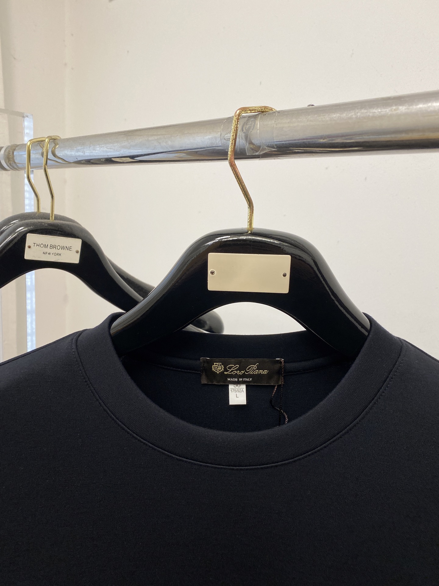 Loro Piana、2026新品长袖卫衣，时尚帅气，简约百搭款，胸前精致刺绣字母图案logo，定制原版面料，不仅挺括，