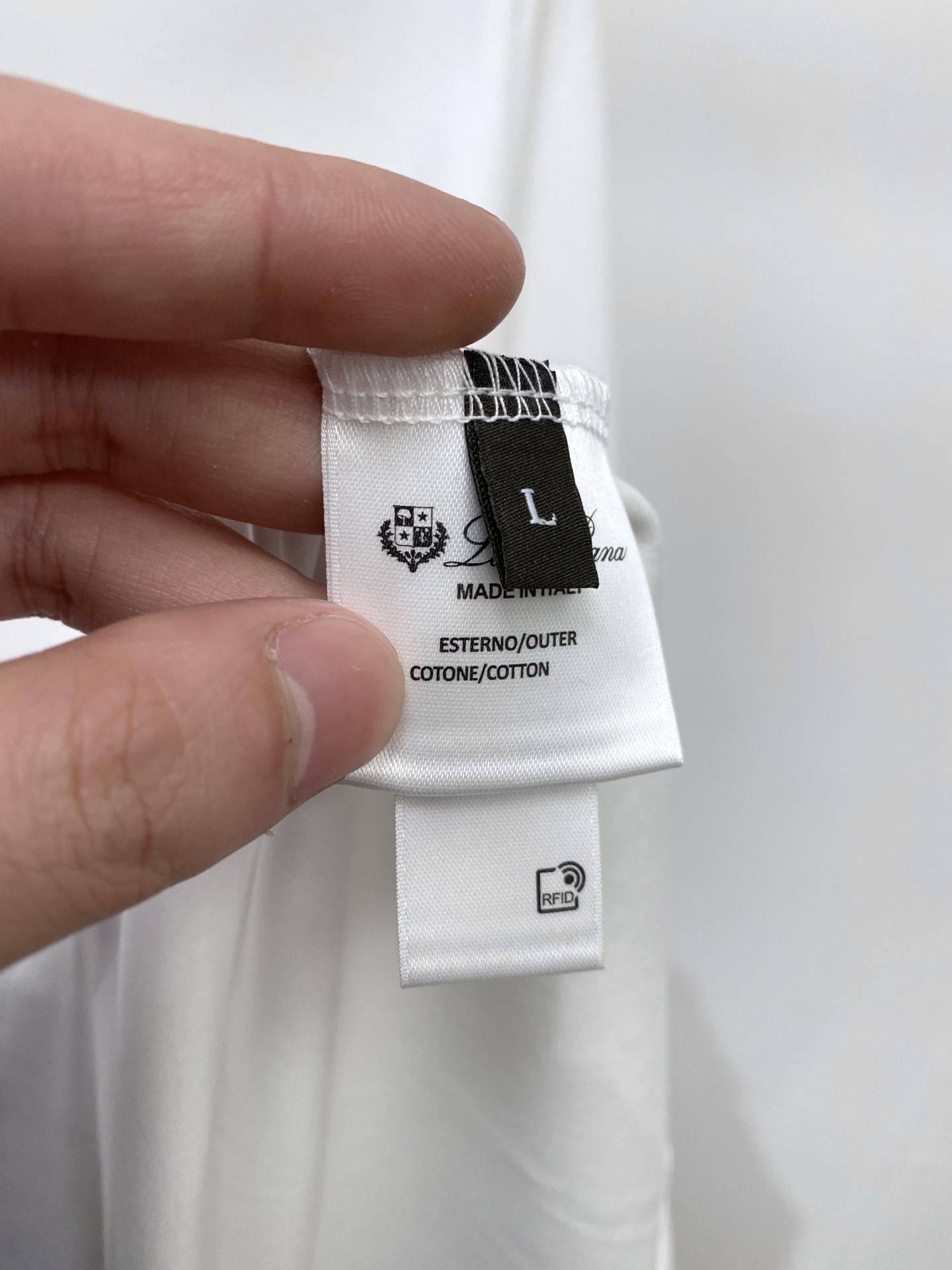 Loro Piana、2026新品短袖T恤，帅气时尚，简约百搭款。衣下精致刺绣字母Logo，面料棉 不仅