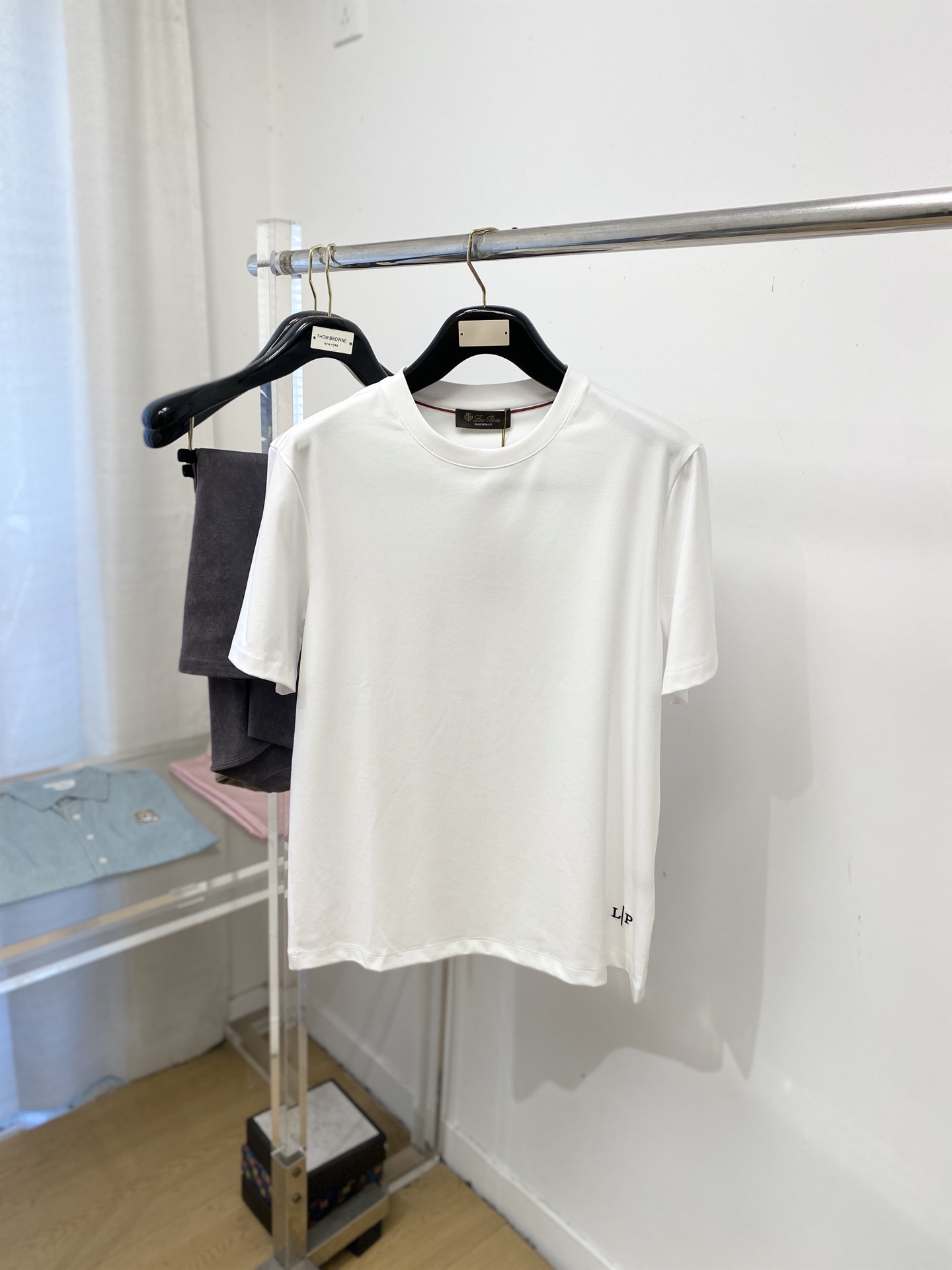 Loro Piana、2026新品短袖T恤，帅气时尚，简约百搭款。衣下精致刺绣字母Logo，面料棉 不仅