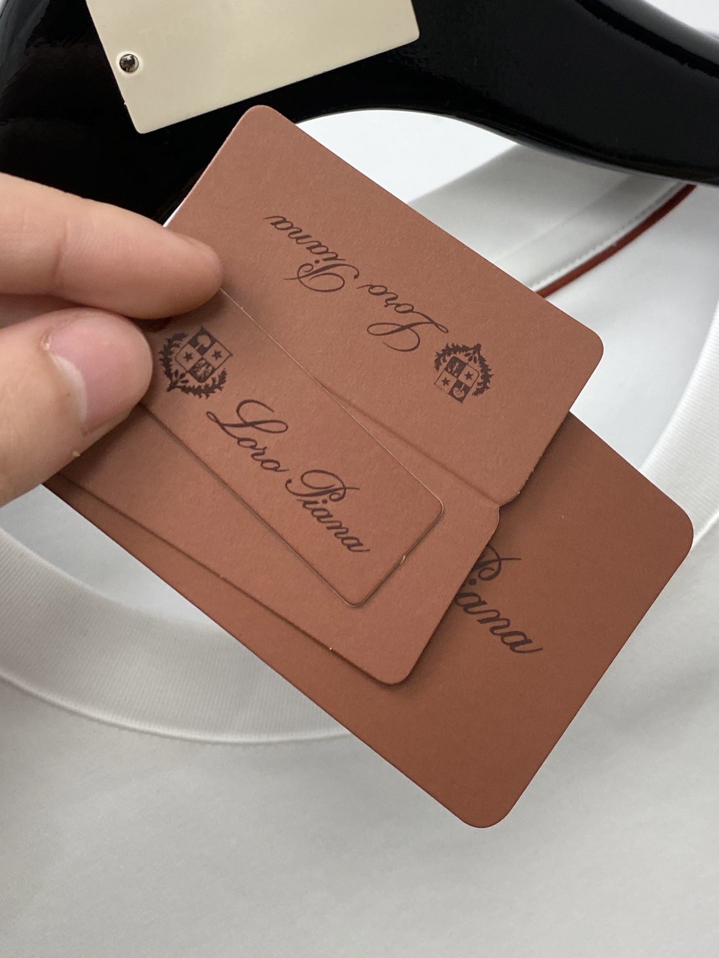 Loro Piana、2026新品短袖T恤，帅气时尚，简约百搭款。衣下精致刺绣字母Logo，面料棉 不仅