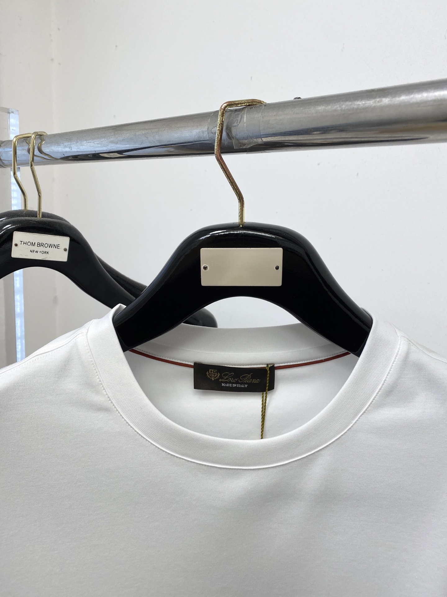 Loro Piana、2026新品短袖T恤，帅气时尚，简约百搭款。衣下精致刺绣字母Logo，面料棉 不仅