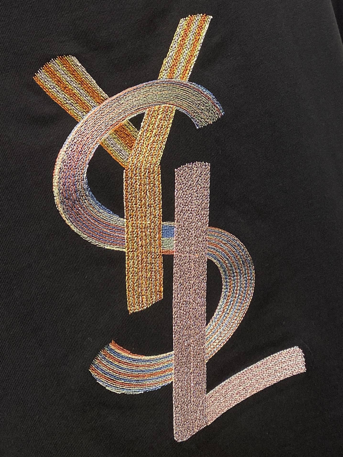 YSL 圣罗兰、2026新品短袖T恤，帅气时尚，简约百搭款。胸前精致刺绣字母logo，面料棉 不仅挺括，