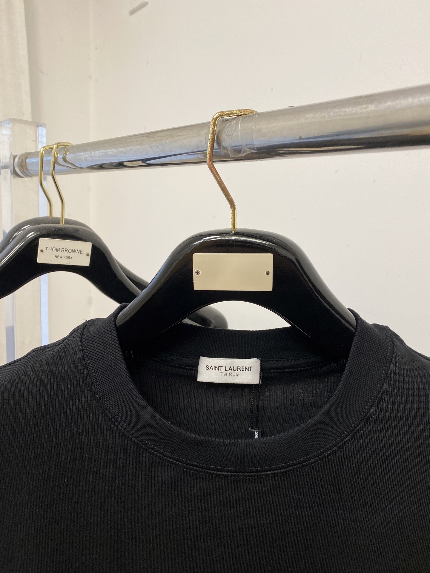 YSL 圣罗兰、2026新品短袖T恤，帅气时尚，简约百搭款。胸前精致刺绣字母logo，面料棉 不仅挺括，