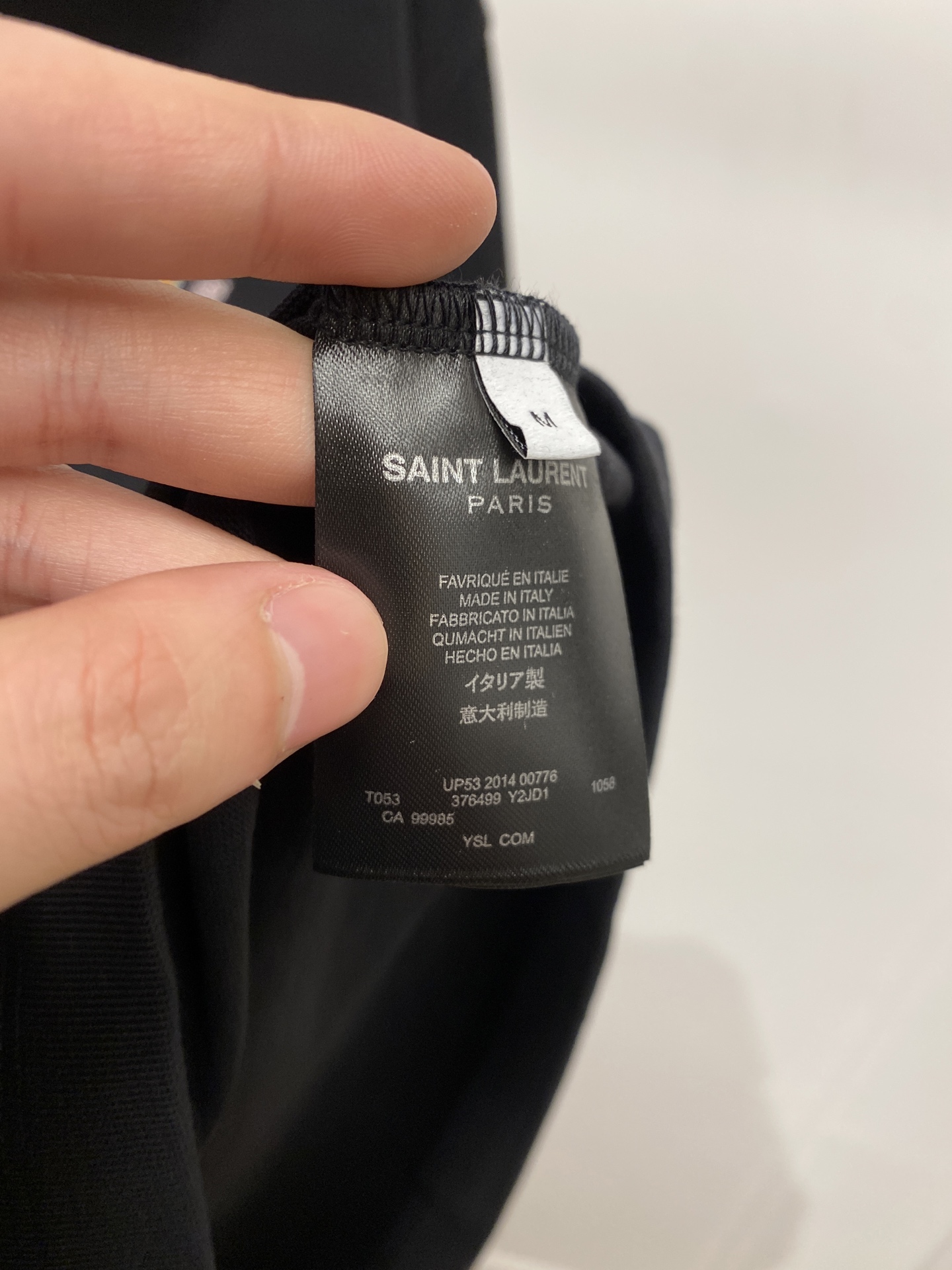 YSL 圣罗兰、2026新品短袖T恤，帅气时尚，简约百搭款。胸前精致刺绣字母logo，面料棉 不仅挺括，