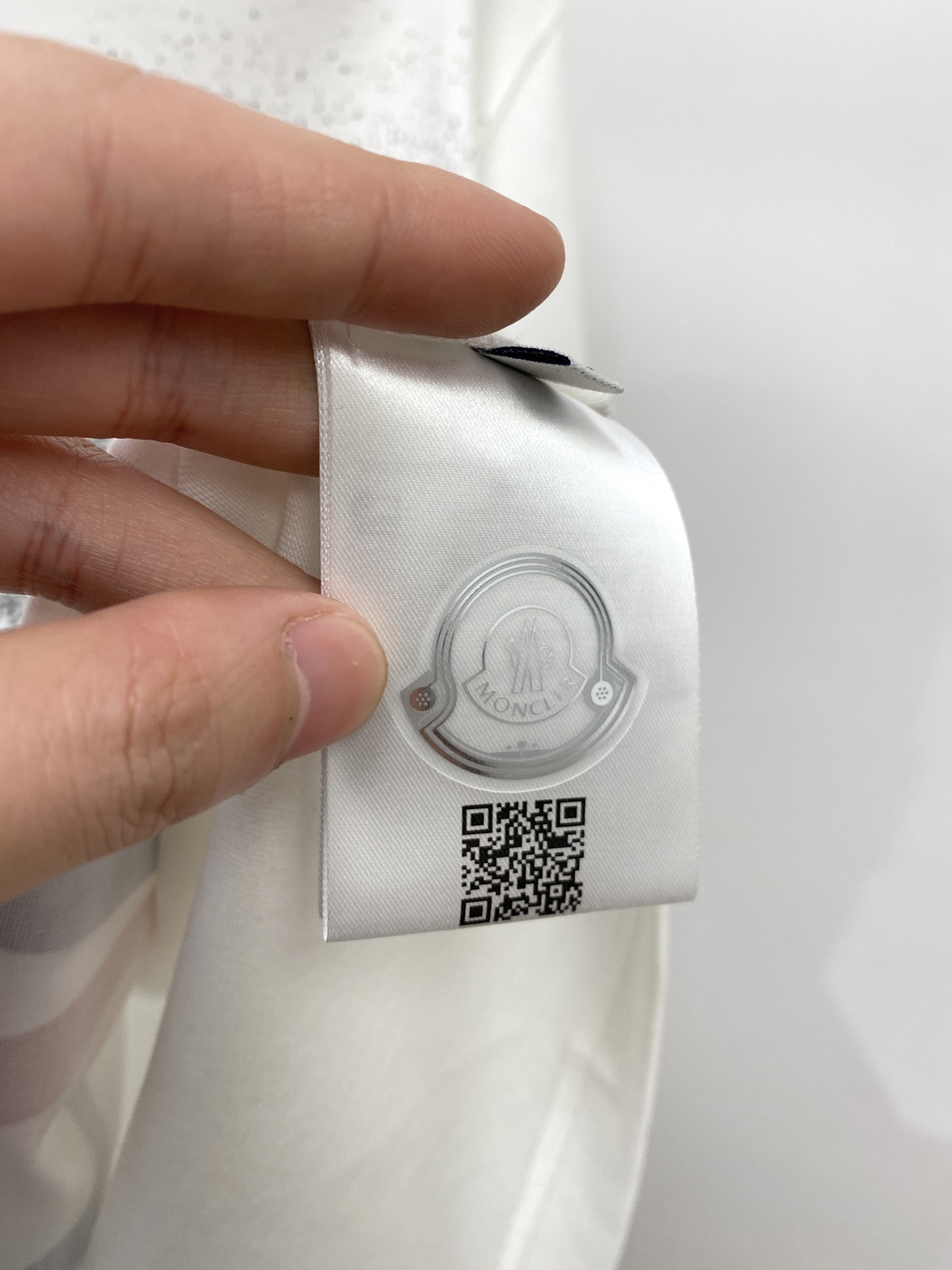 蒙口、2026新品短袖T恤，帅气时尚，简约百搭款。衣下顶级印胶图案logo，面料棉 不仅挺括，保持潮流的