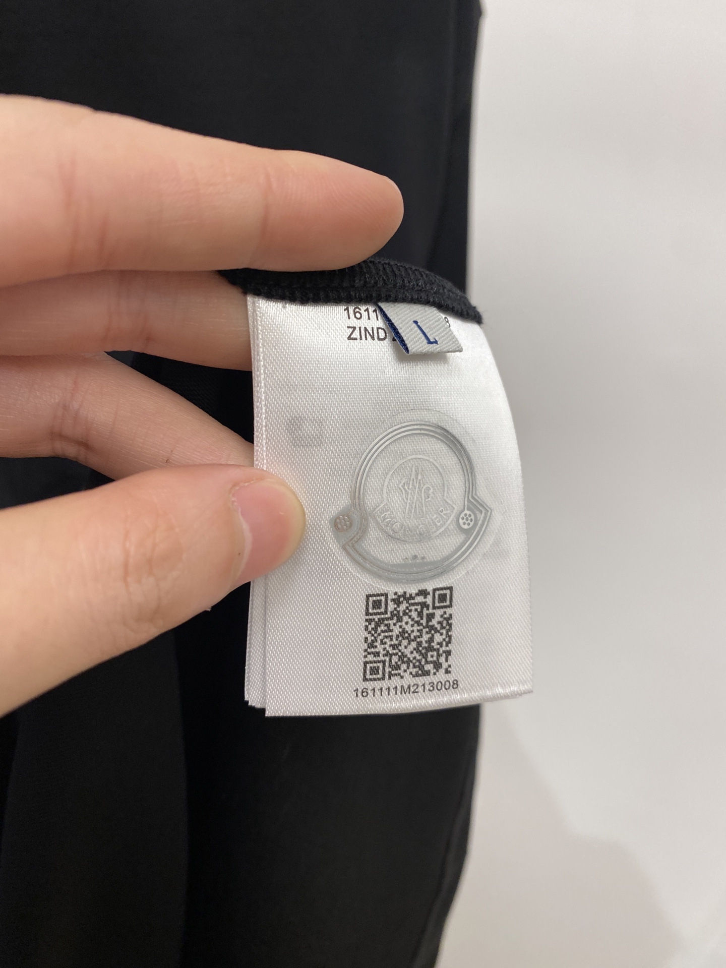 蒙口、2026新品短袖T恤，帅气时尚，简约百搭款。胸前精致刺绣字母logo，面料棉 不仅挺括，保持潮流的