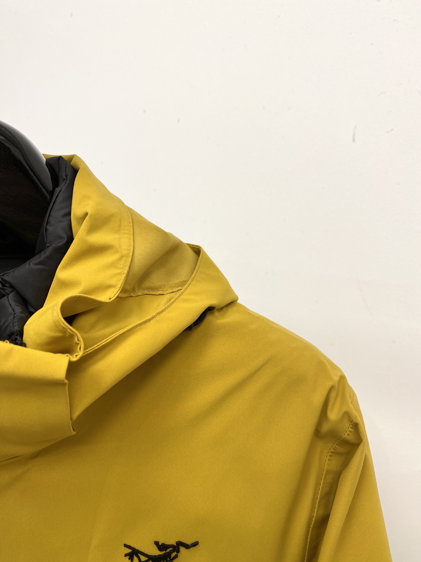始祖鸟、2026最新款男士三合一羽绒服、羽绒内胆可自由拆卸。一件三穿！面料柔软舒适 ．上身版型超赞 ．拉链．辅料都是客供