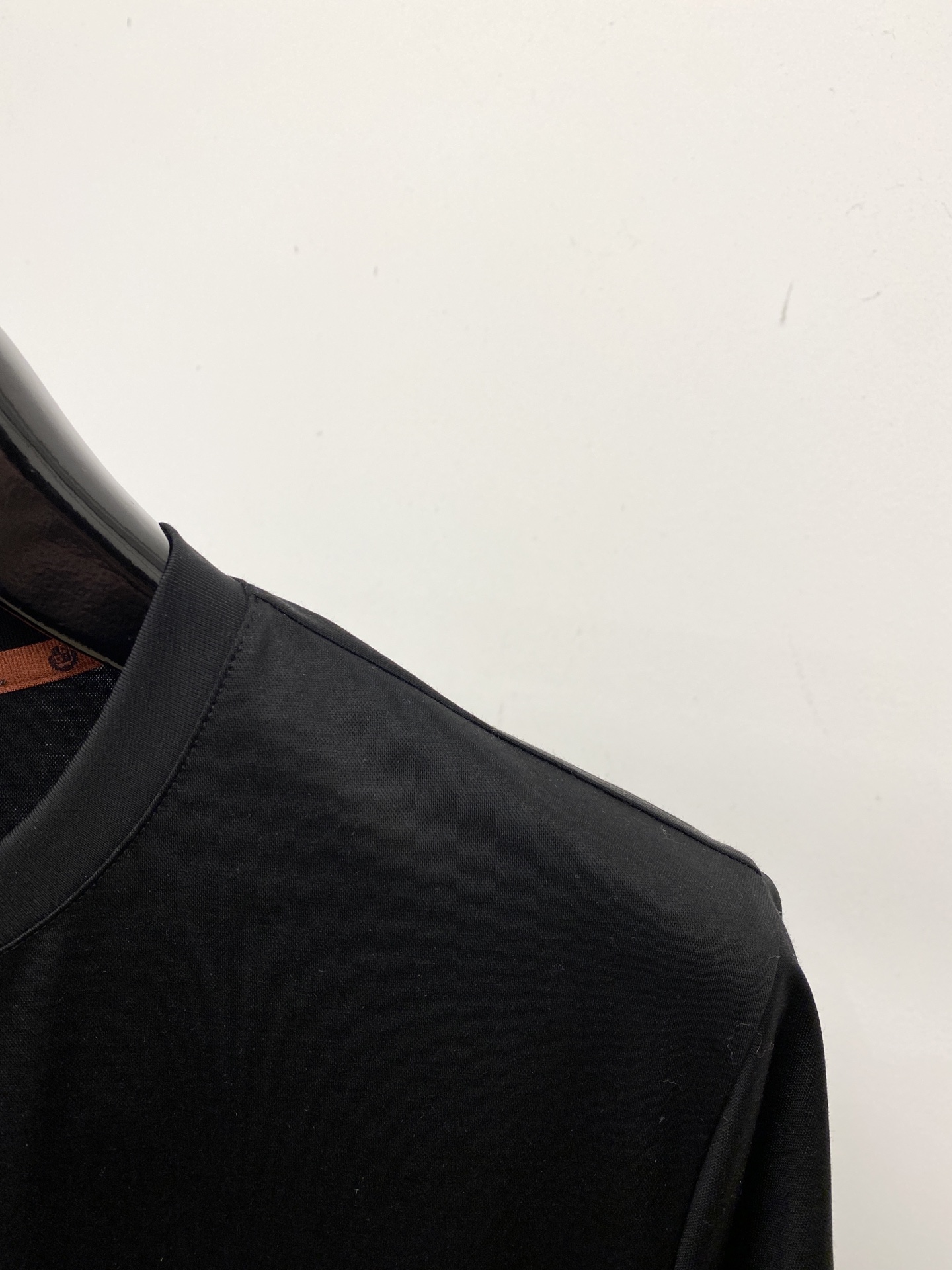 Loro piana、2026新品短袖T恤，帅气时尚，胸前顶级印胶装饰字母logo，简约百搭款。面料棉 