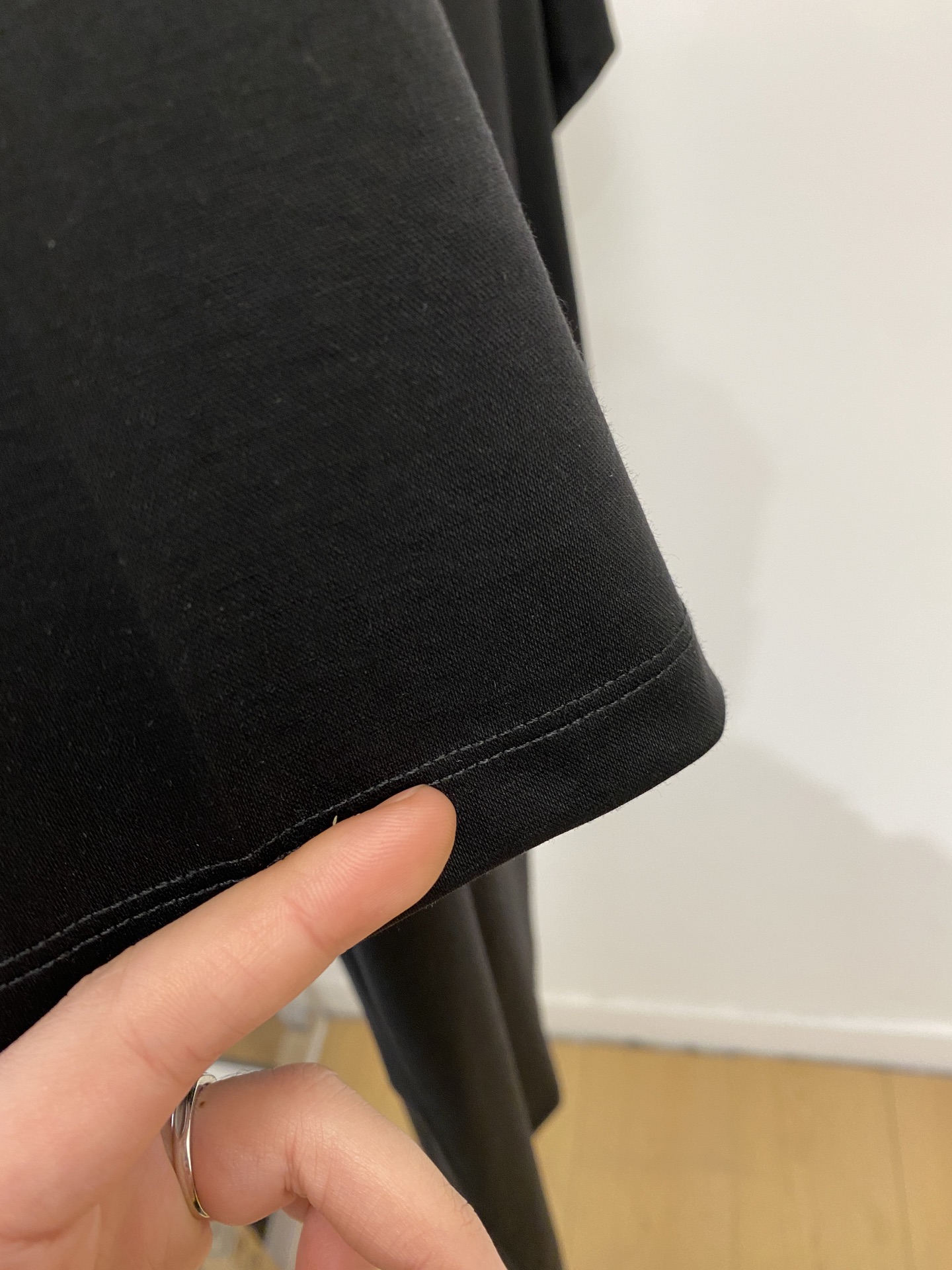 Loro piana、2026新品短袖T恤，帅气时尚，胸前顶级印胶装饰字母logo，简约百搭款。面料棉 