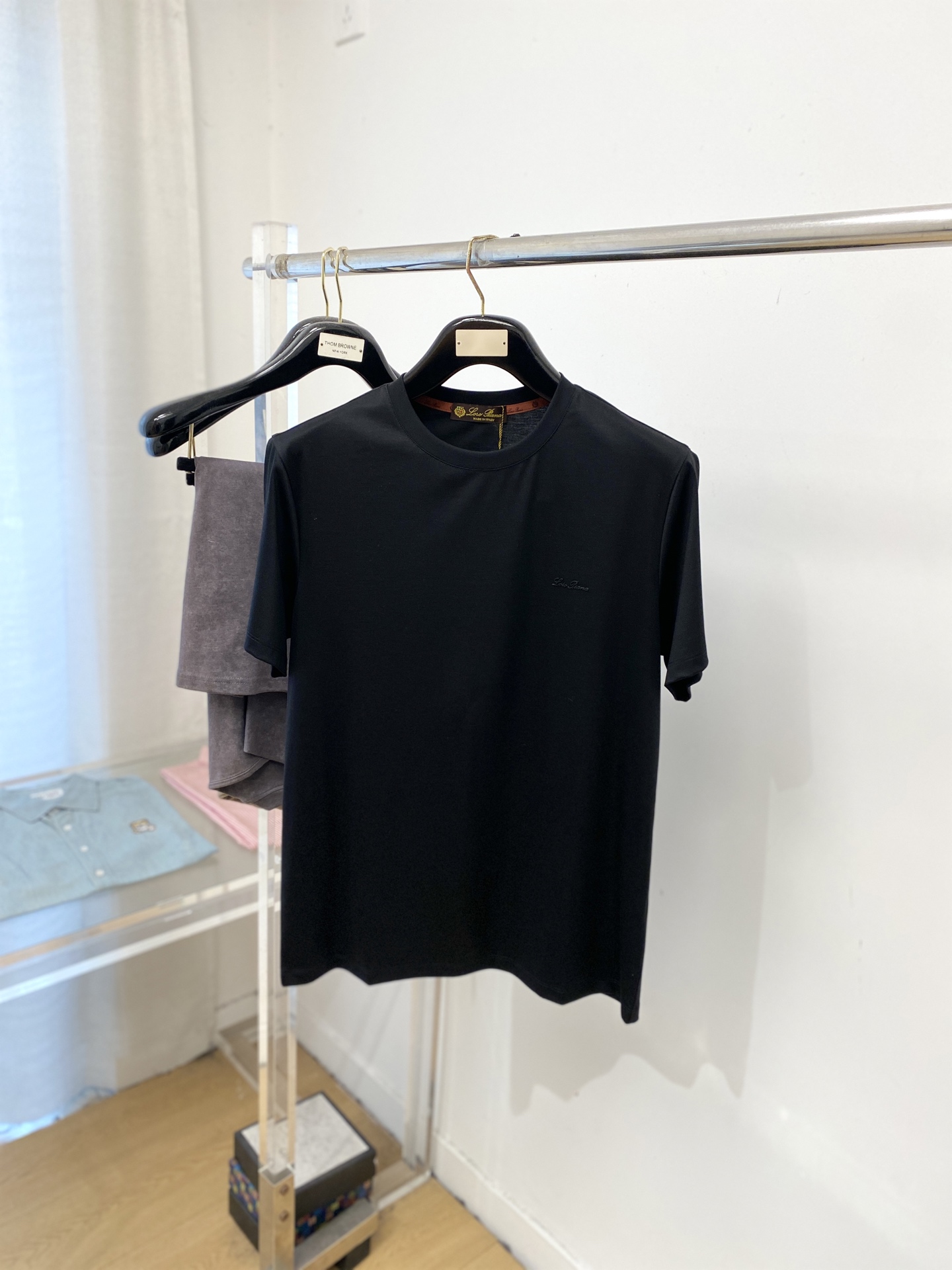 Loro piana、2026新品短袖T恤，帅气时尚，胸前顶级印胶装饰字母logo，简约百搭款。面料棉 