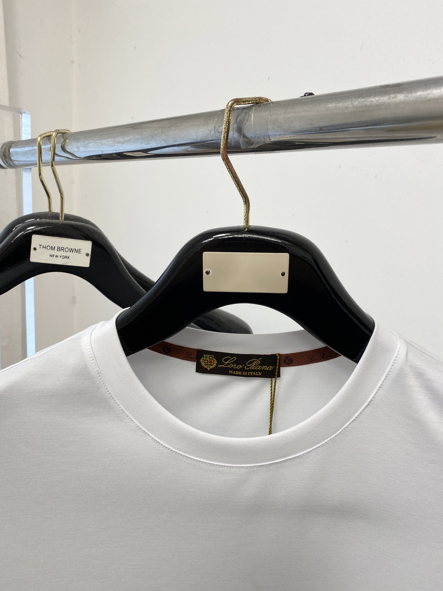 Loro piana、2026新品短袖T恤，帅气时尚，胸前顶级印胶装饰字母logo，简约百搭款。面料棉 