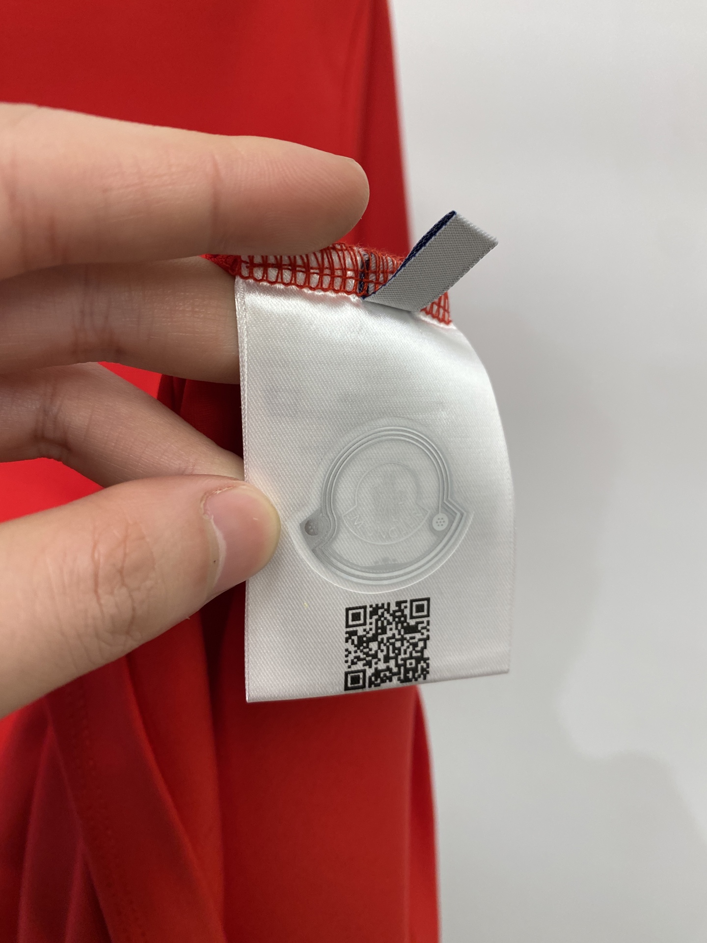蒙口、2026新品短袖T恤，帅气时尚，胸前刺绣装饰图案logo，简约百搭款。面料棉 不仅挺括，保持潮流的